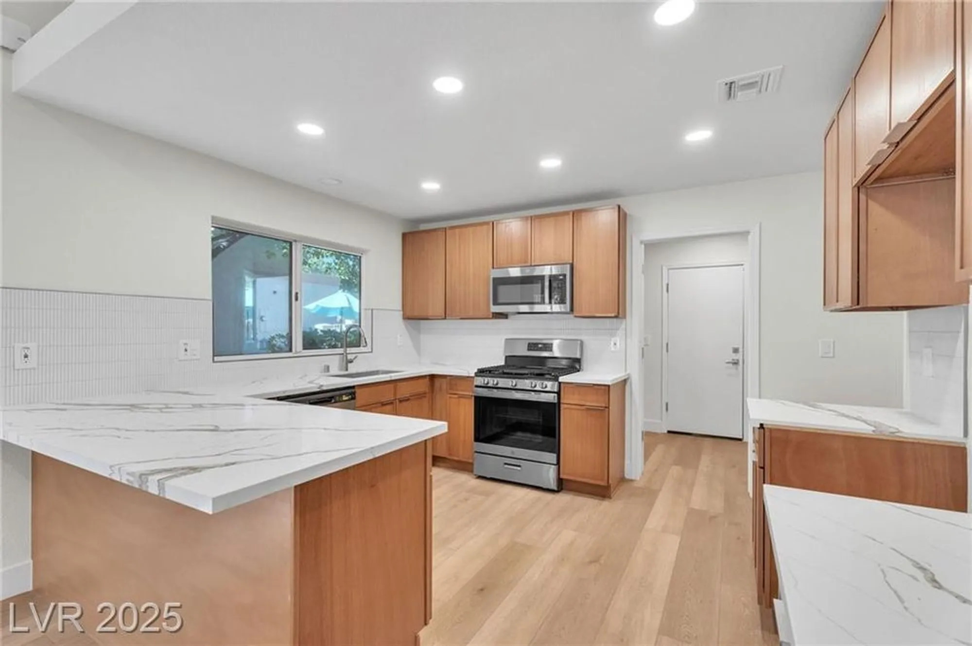 Property Slideshow image 4 of 61 | 8537 glenmount dr, Las Vegas, NV, 89134