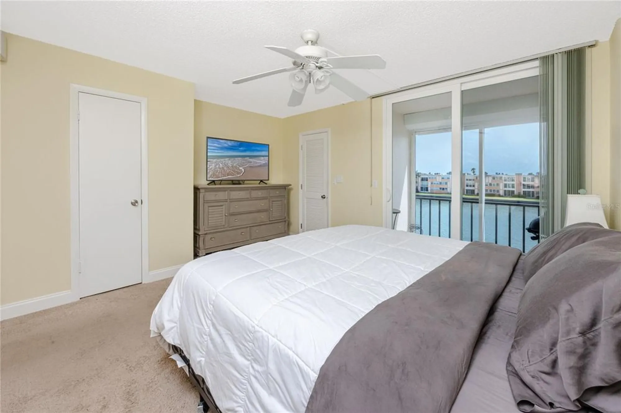Property Slideshow image 20 of 59 | 7645 sun island dr 304, South Pasadena, FL, 33707