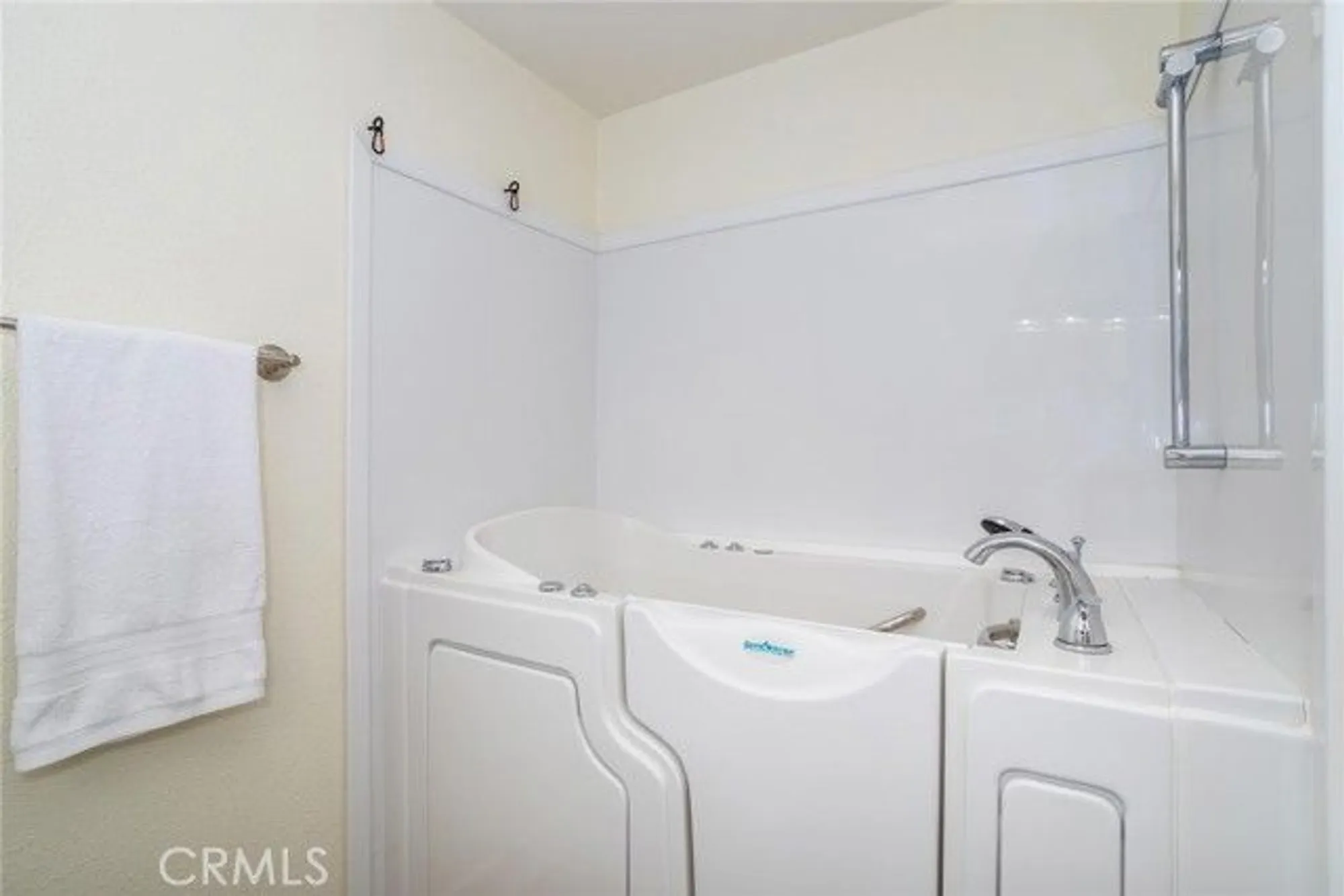 Property Slideshow image 15 of 51 | 26751 winsome cir, Newhall, CA, 91321