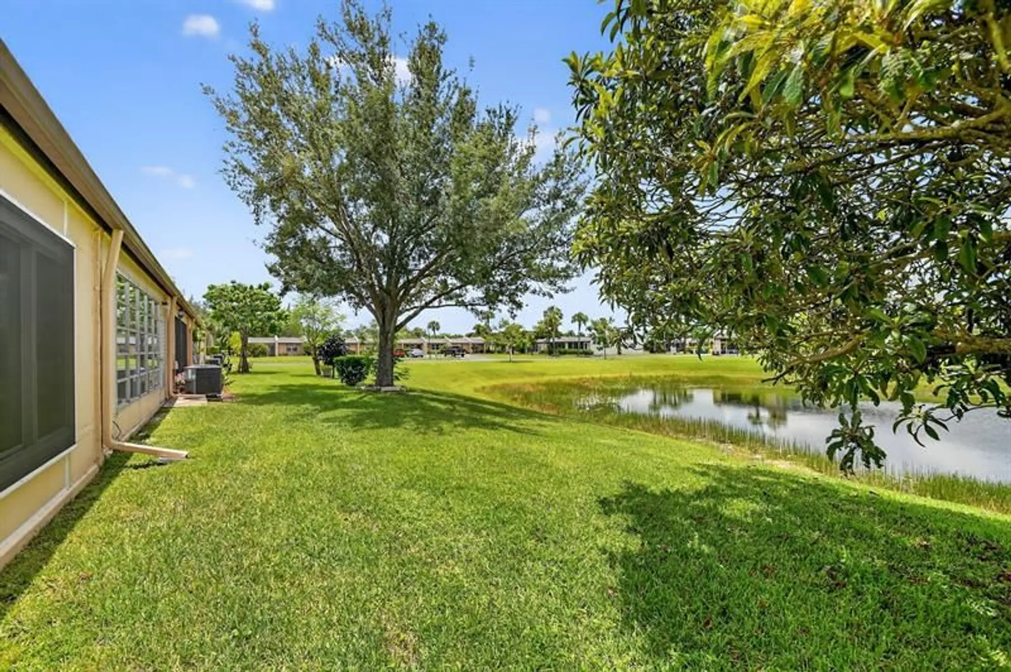 Property Slideshow image 33 of 45 | 121 lake meryl dr, West Palm Beach, FL, 33411