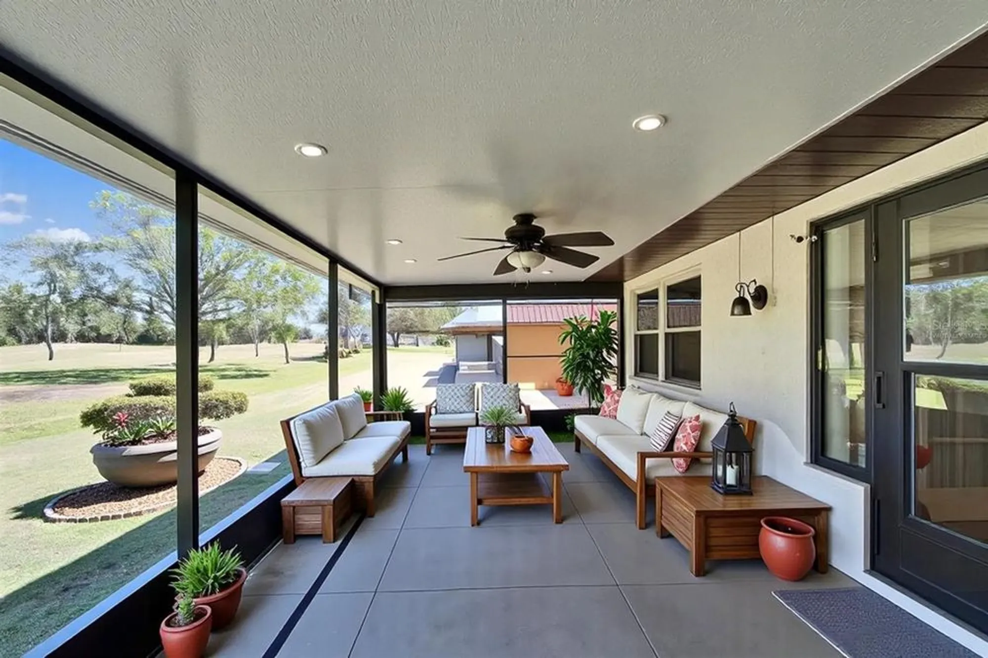 Property Slideshow image 45 of 79 | 2007 east view dr, Sun City Center, FL, 33573