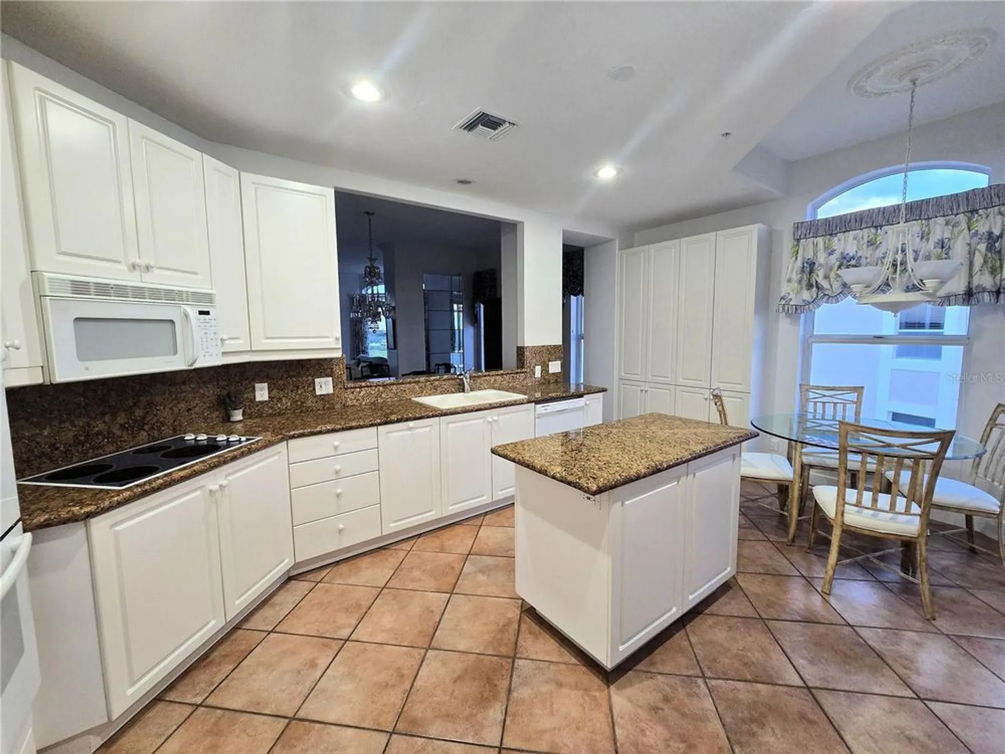 Property Slideshow image 15 of 41 | 5450 eagles point cir 405, Sarasota, FL, 34231