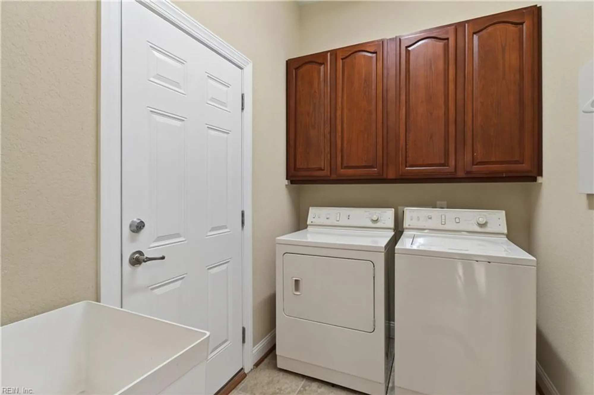 Property Slideshow image 31 of 35 | 1425 blairwood ln, Chesapeake, VA, 23320