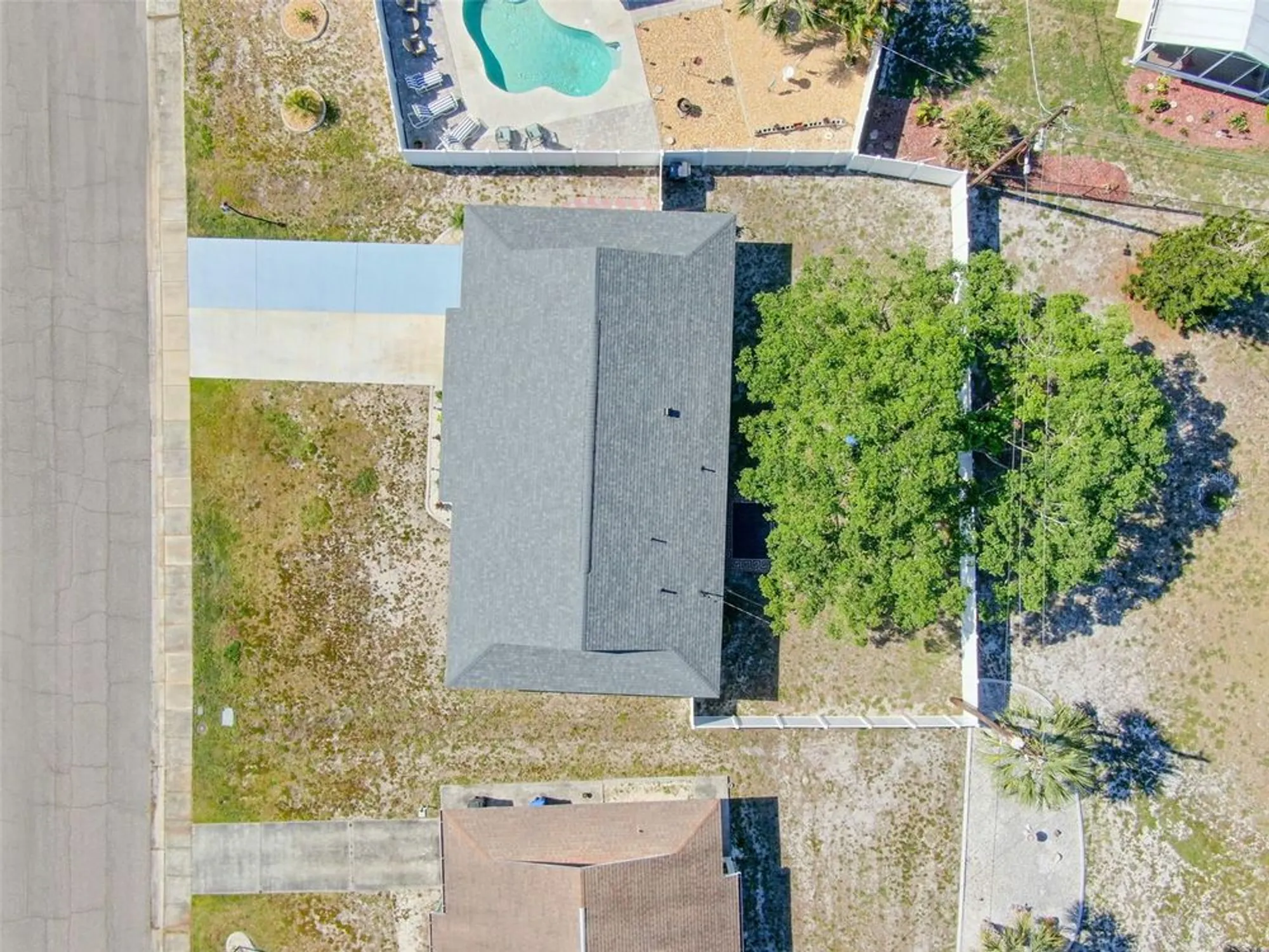 Property Slideshow image 22 of 24 | 906 hacienda dr, Sun City Center, FL, 33573