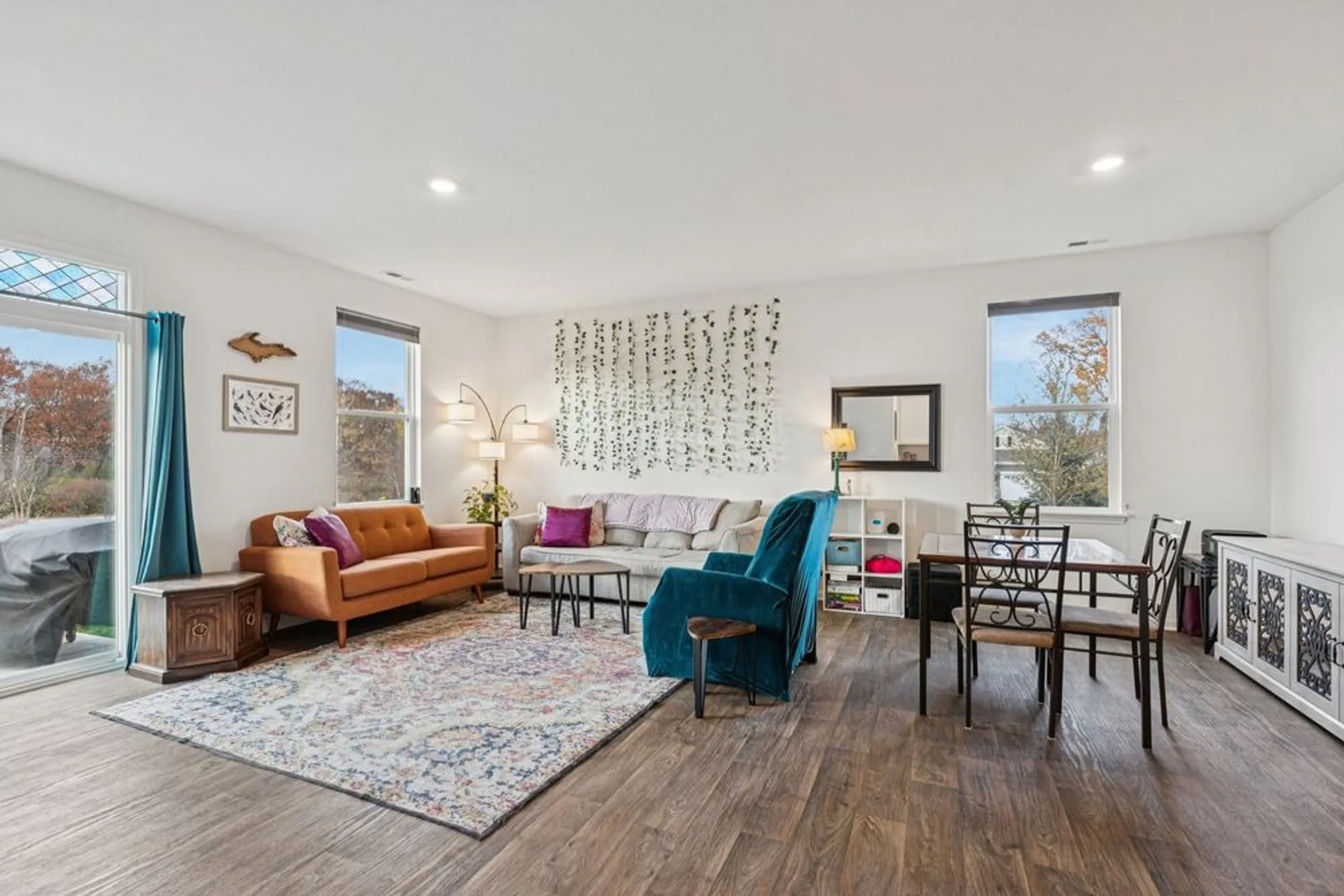 Property Slideshow image 4 of 48 | 952 darwin st, North Aurora, IL, 60542