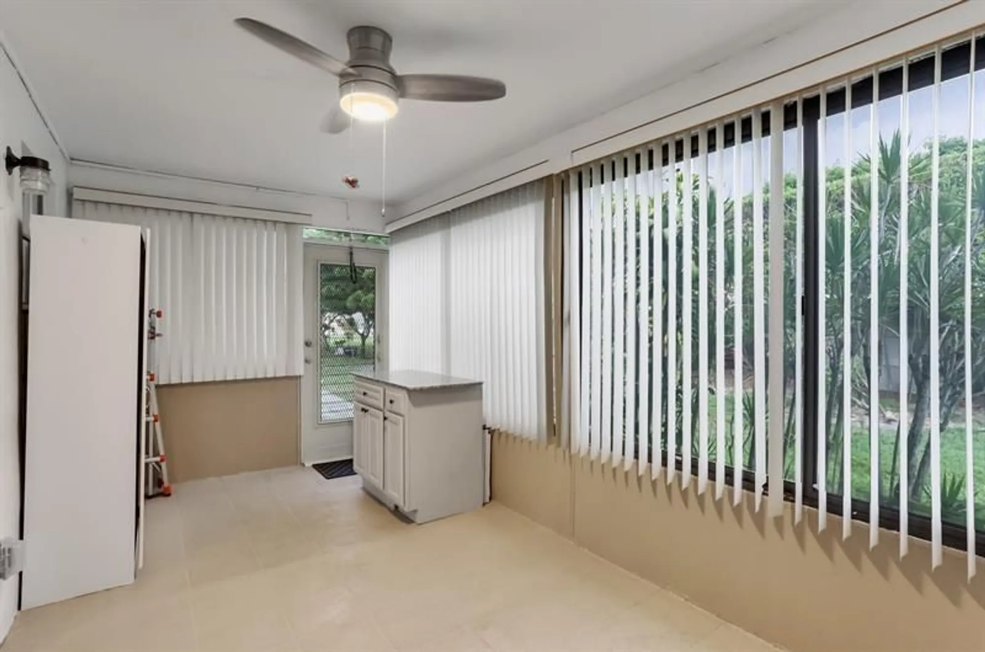 Property Slideshow image 13 of 33 | 395 bennington ln, Lake Worth, FL, 33467