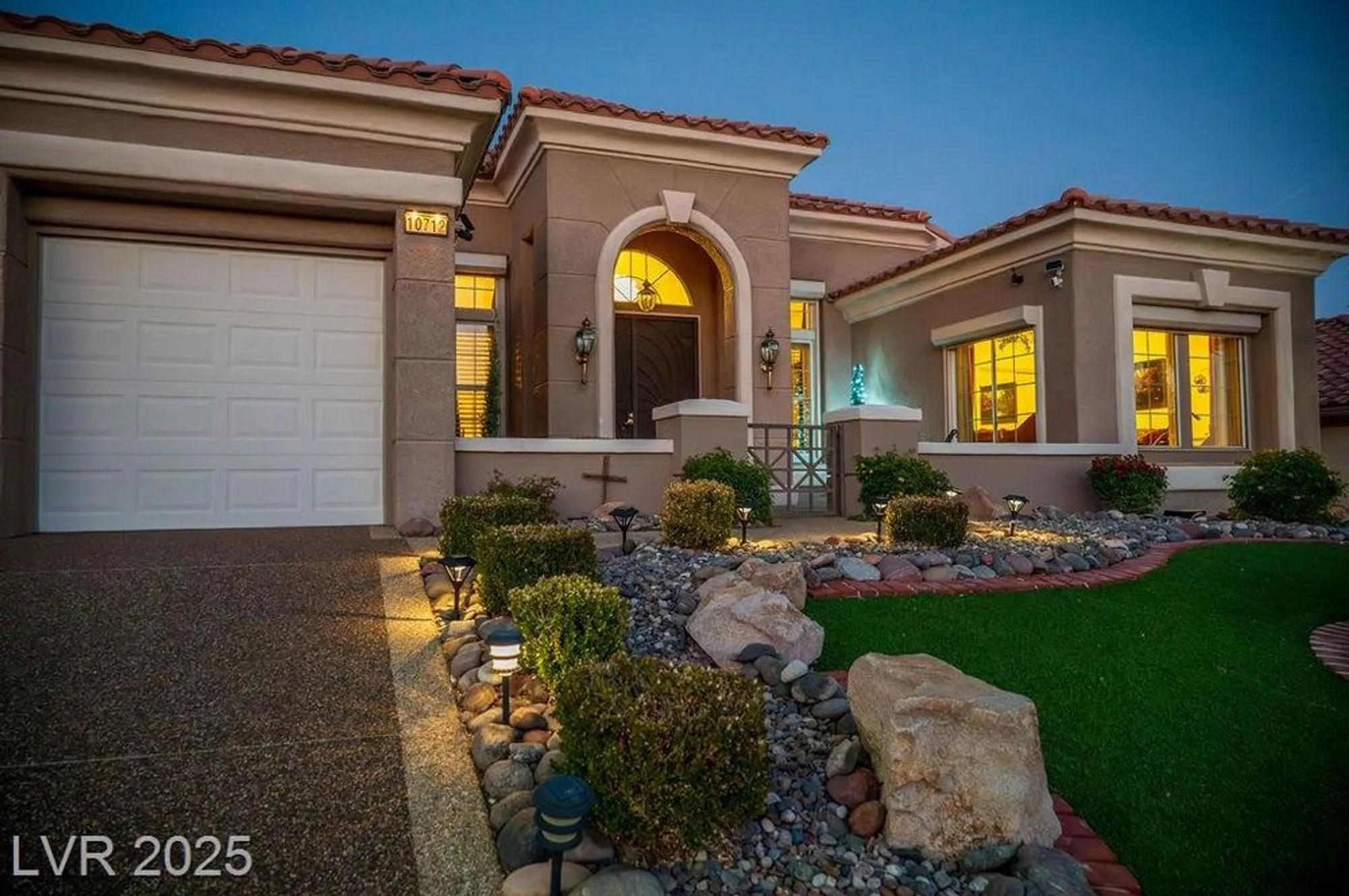 Property Slideshow image 44 of 99 | 10712 button willow dr, Las Vegas, NV, 89134