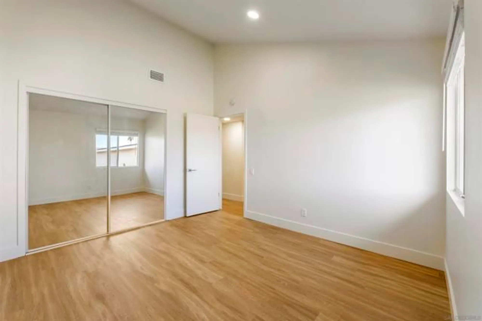 Property Slideshow image 15 of 19 | 3660 vista campana 23, Oceanside, CA, 92057