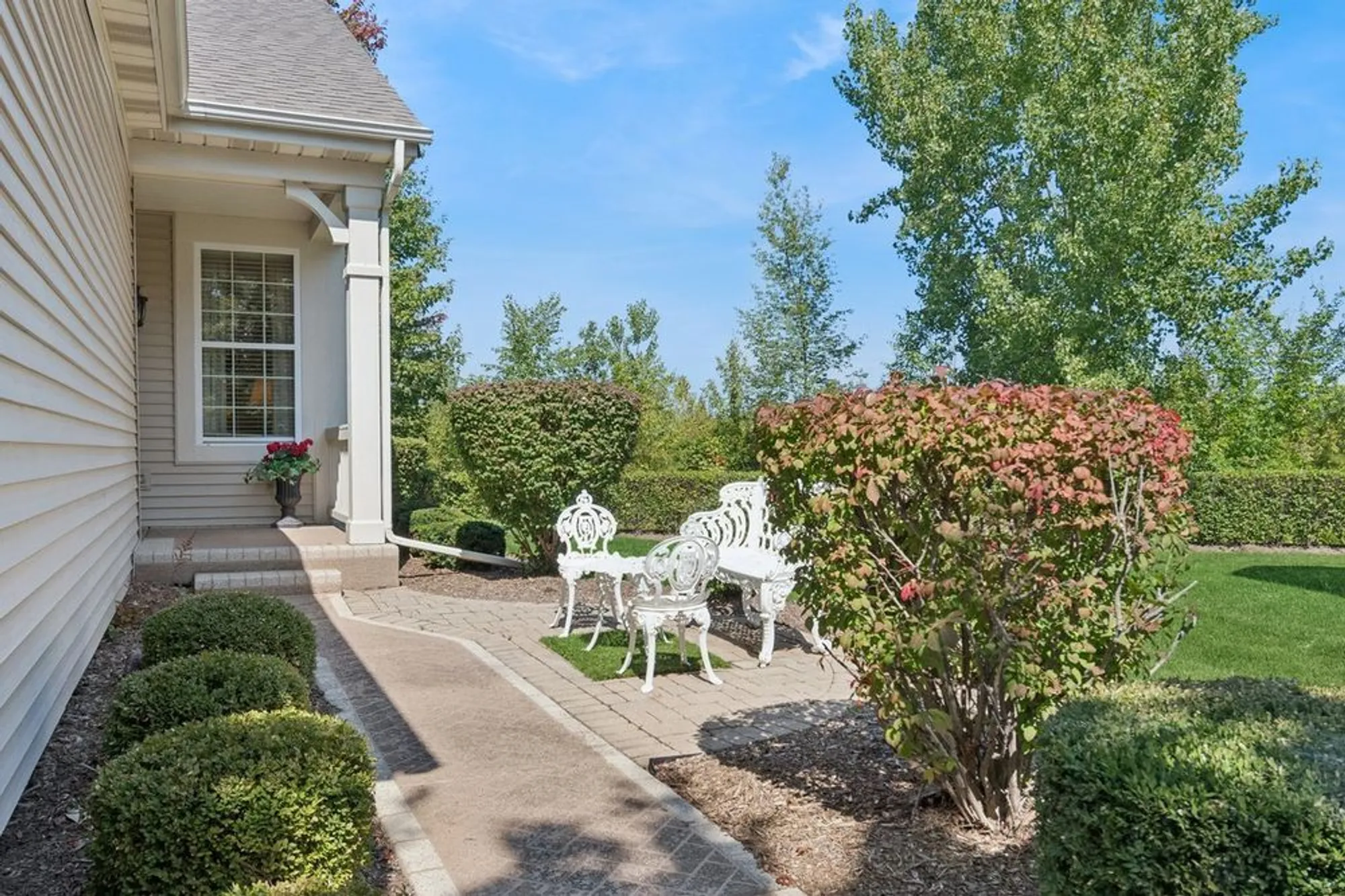 Property Slideshow image 3 of 40 | 1504 mansfield dr, Aurora, IL, 60502