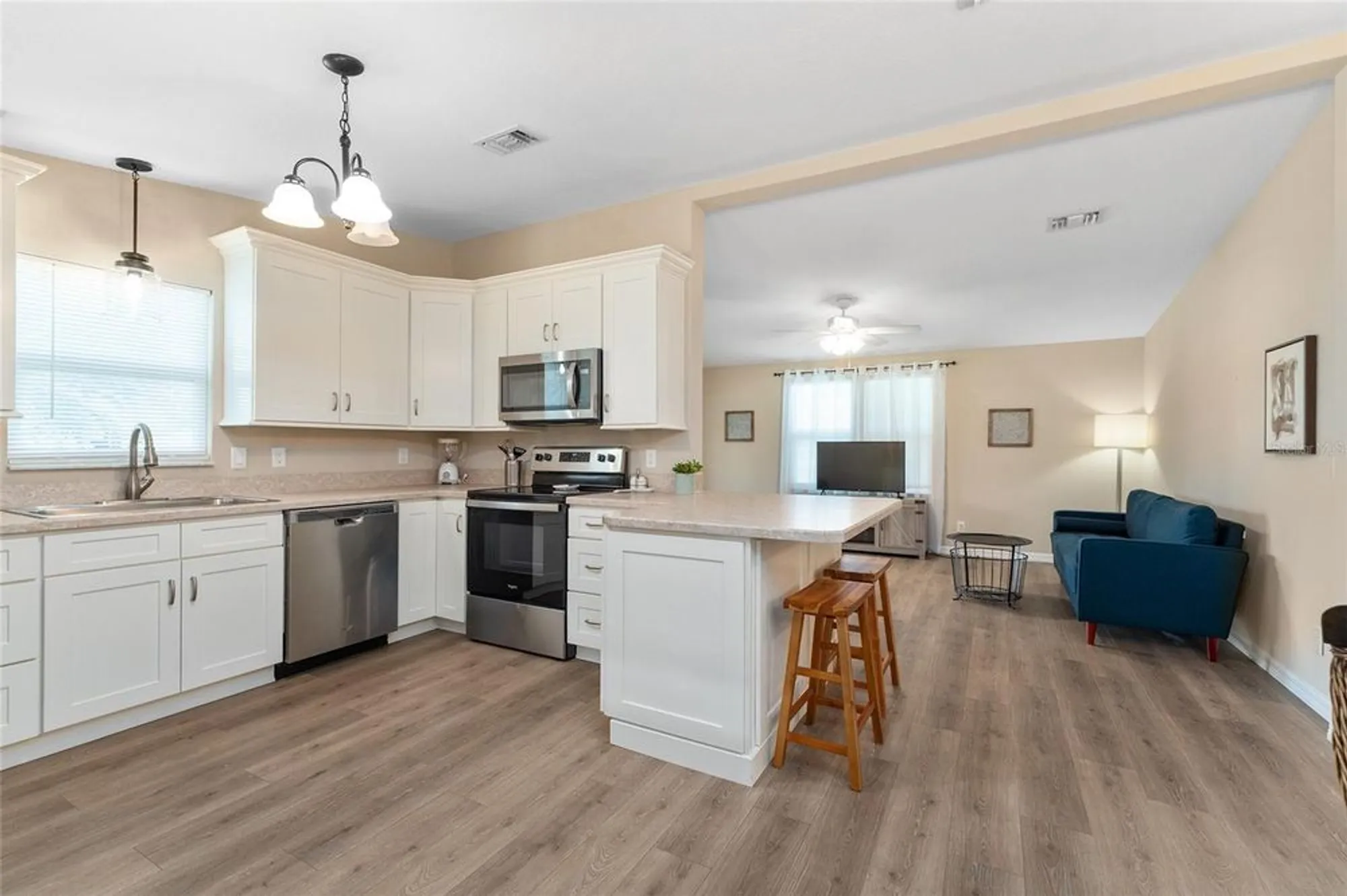 Property Slideshow image 10 of 67 | 1607 doral cir, Lady Lake, FL, 32159