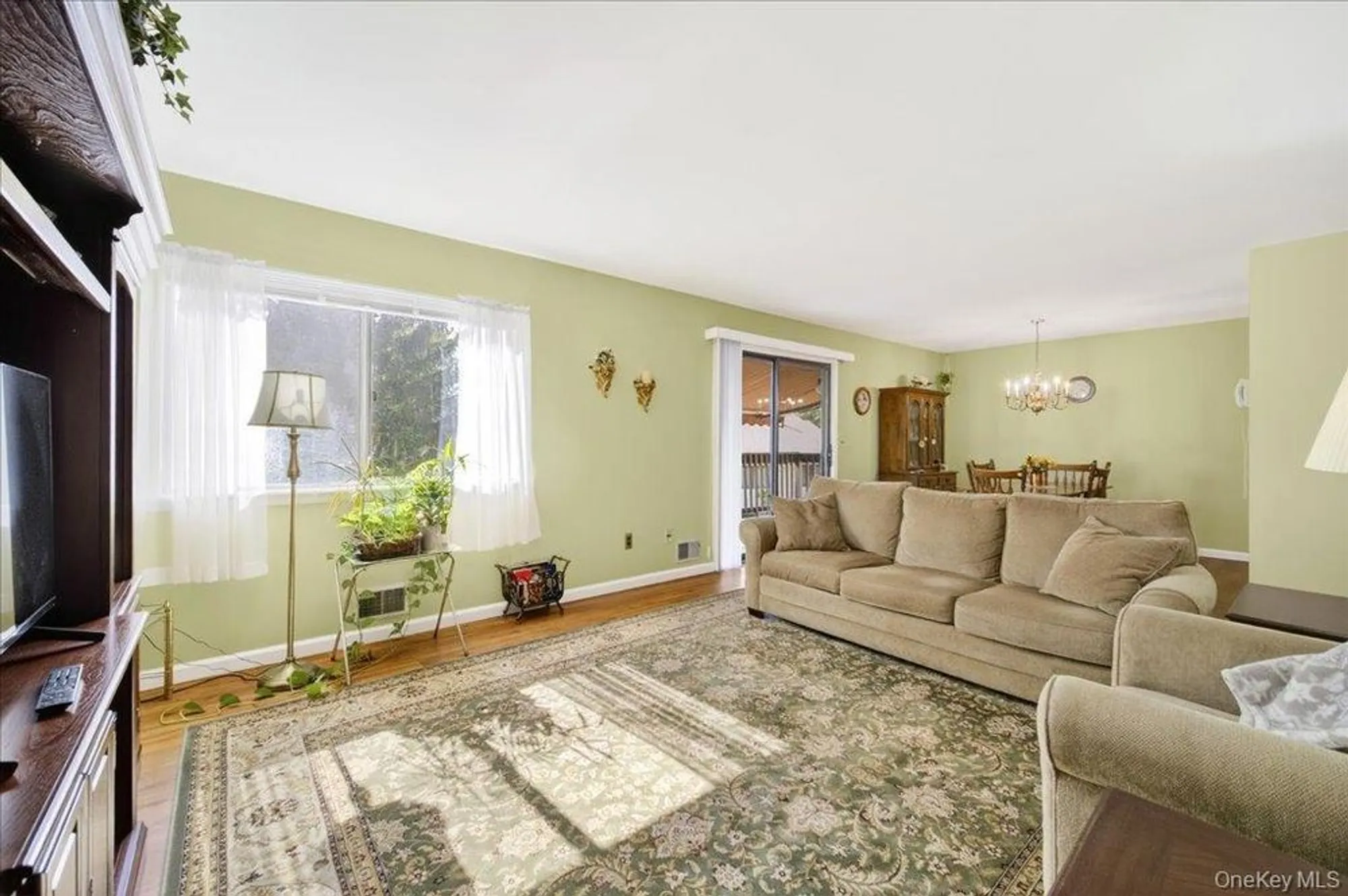 Property Slideshow image 7 of 44 | 129c columbia ct, Yorktown Heights, NY, 10598