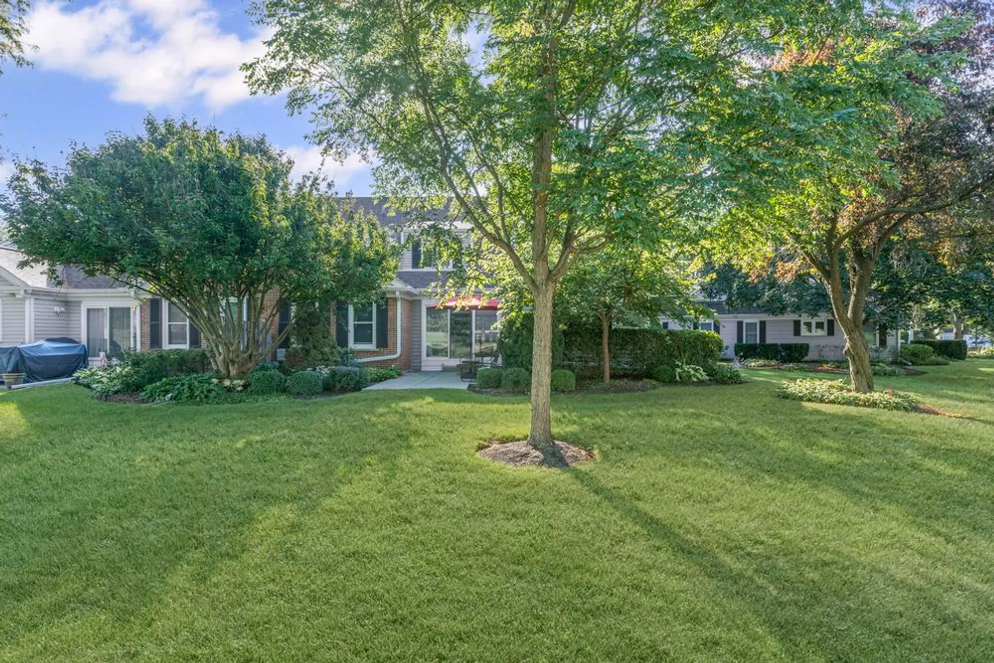 Property Slideshow image 4 of 6 | 688 glasgow ln, Prospect Heights, IL, 60070