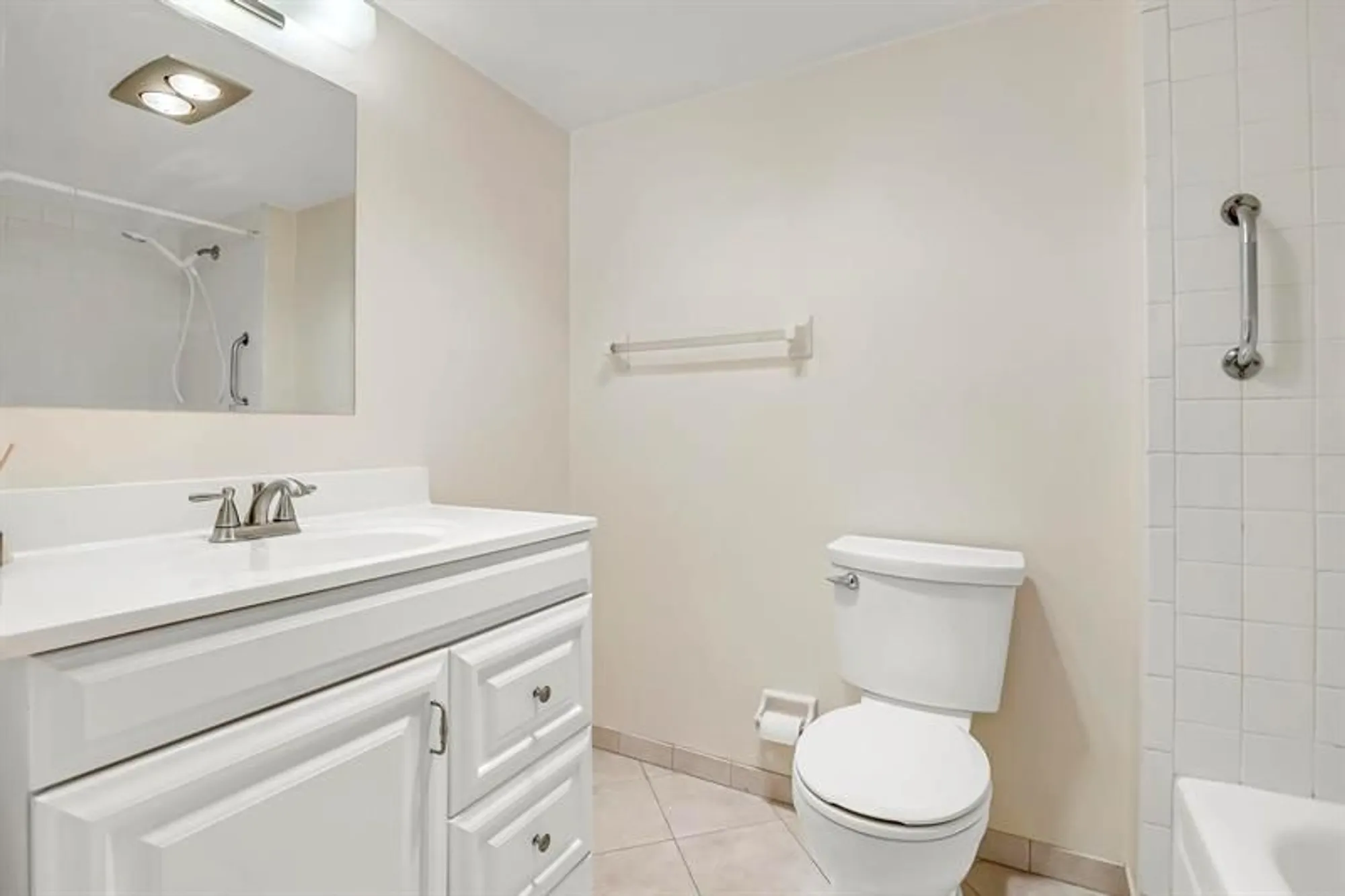 Property Slideshow image 9 of 27 | 9872 marina blvd apt 1417, Boca Raton, FL, 33428