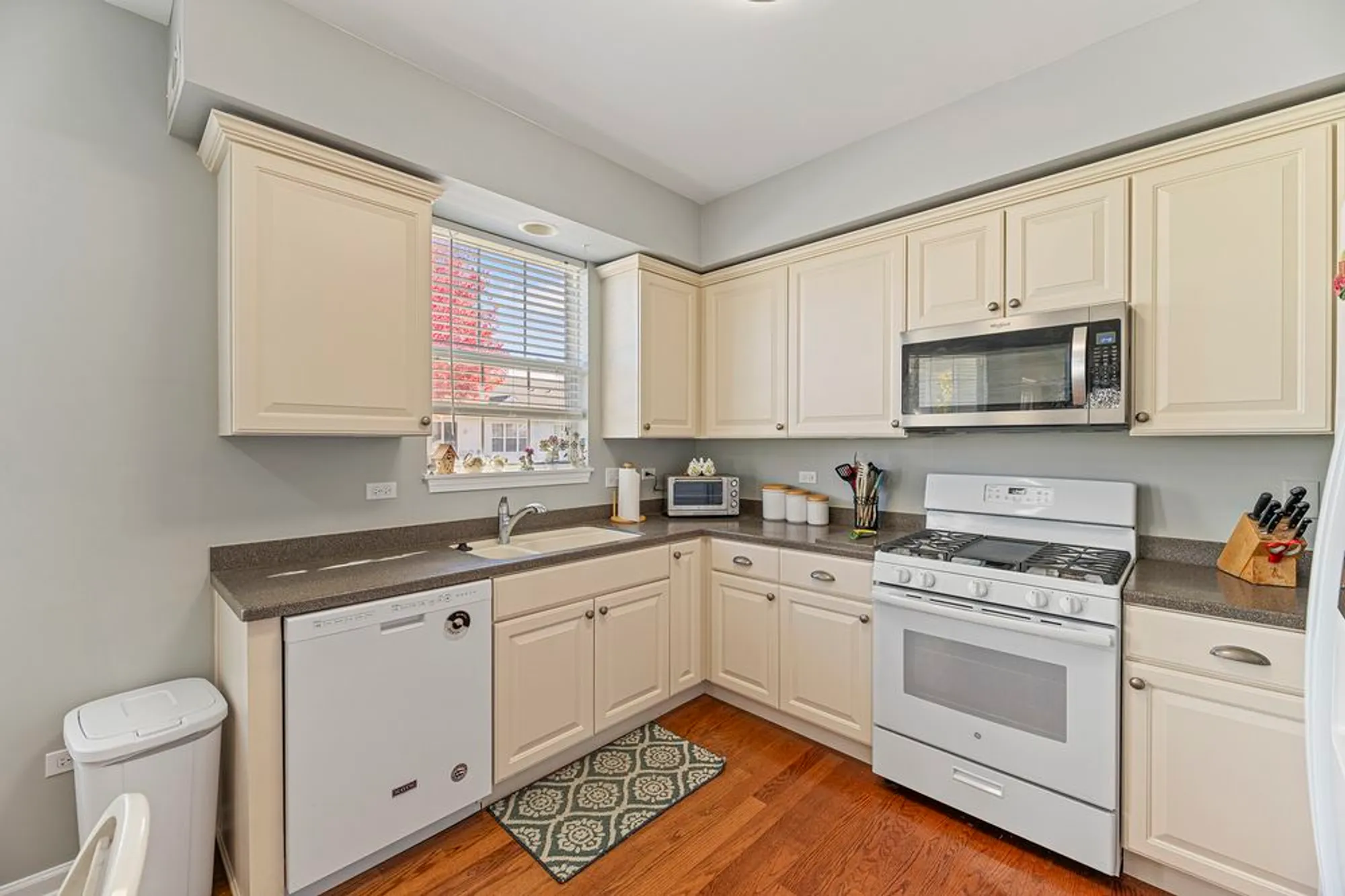 Property Slideshow image 7 of 33 | 12963 penefield ln, Huntley, IL, 60142