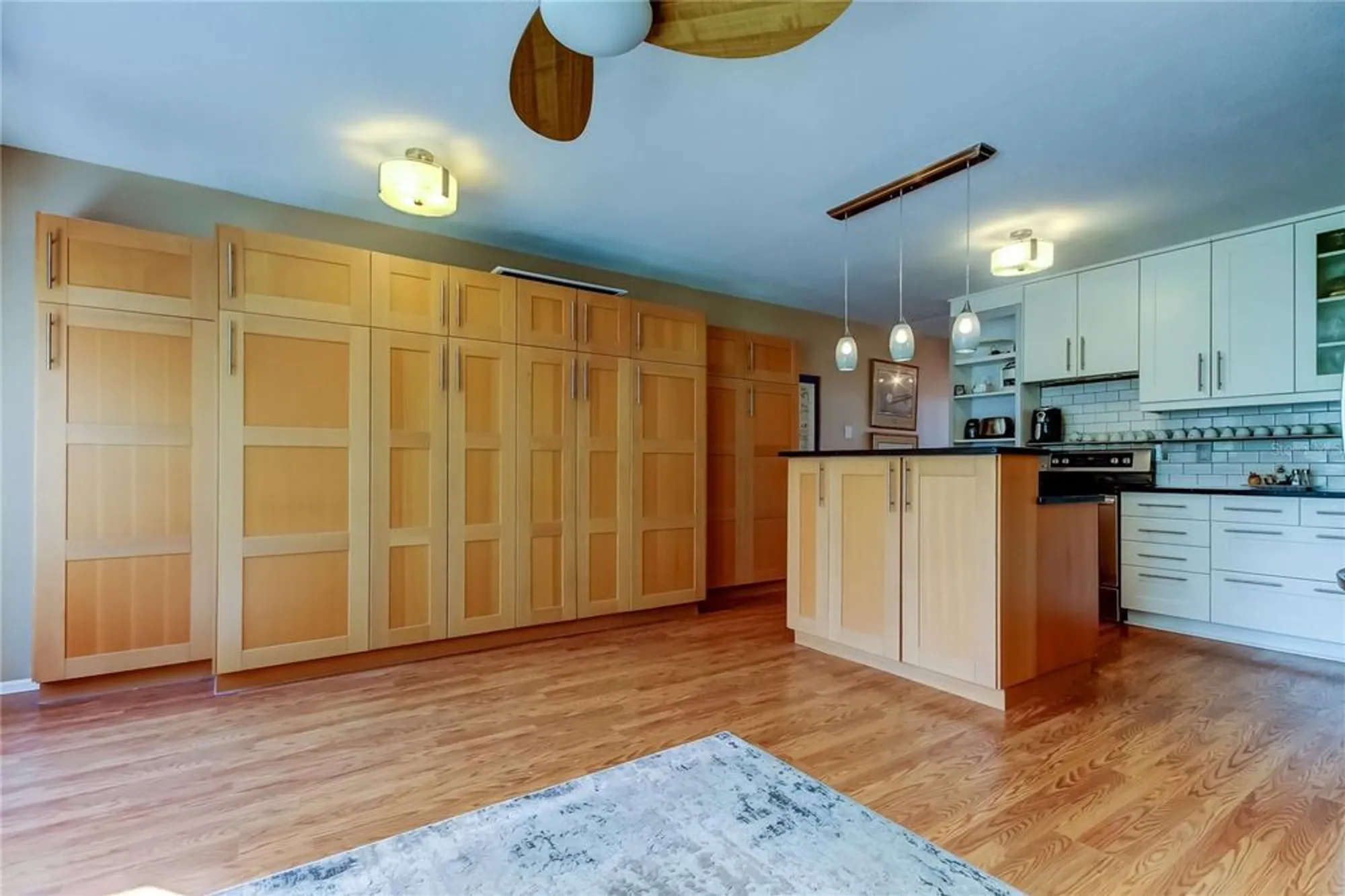 Property Slideshow image 20 of 61 | 2221 swedish dr apt 3, Clearwater, FL, 33763