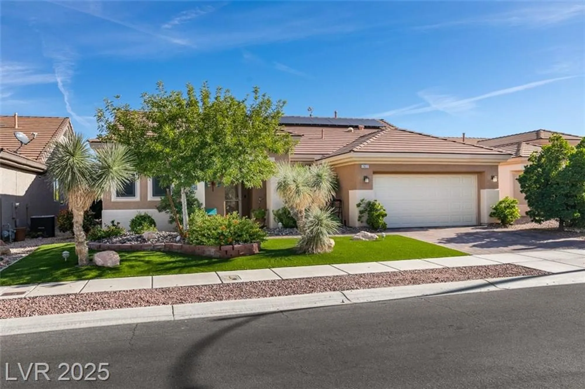 Property Slideshow image 1 of 32 | 2022 high mesa dr, Henderson, NV, 89012