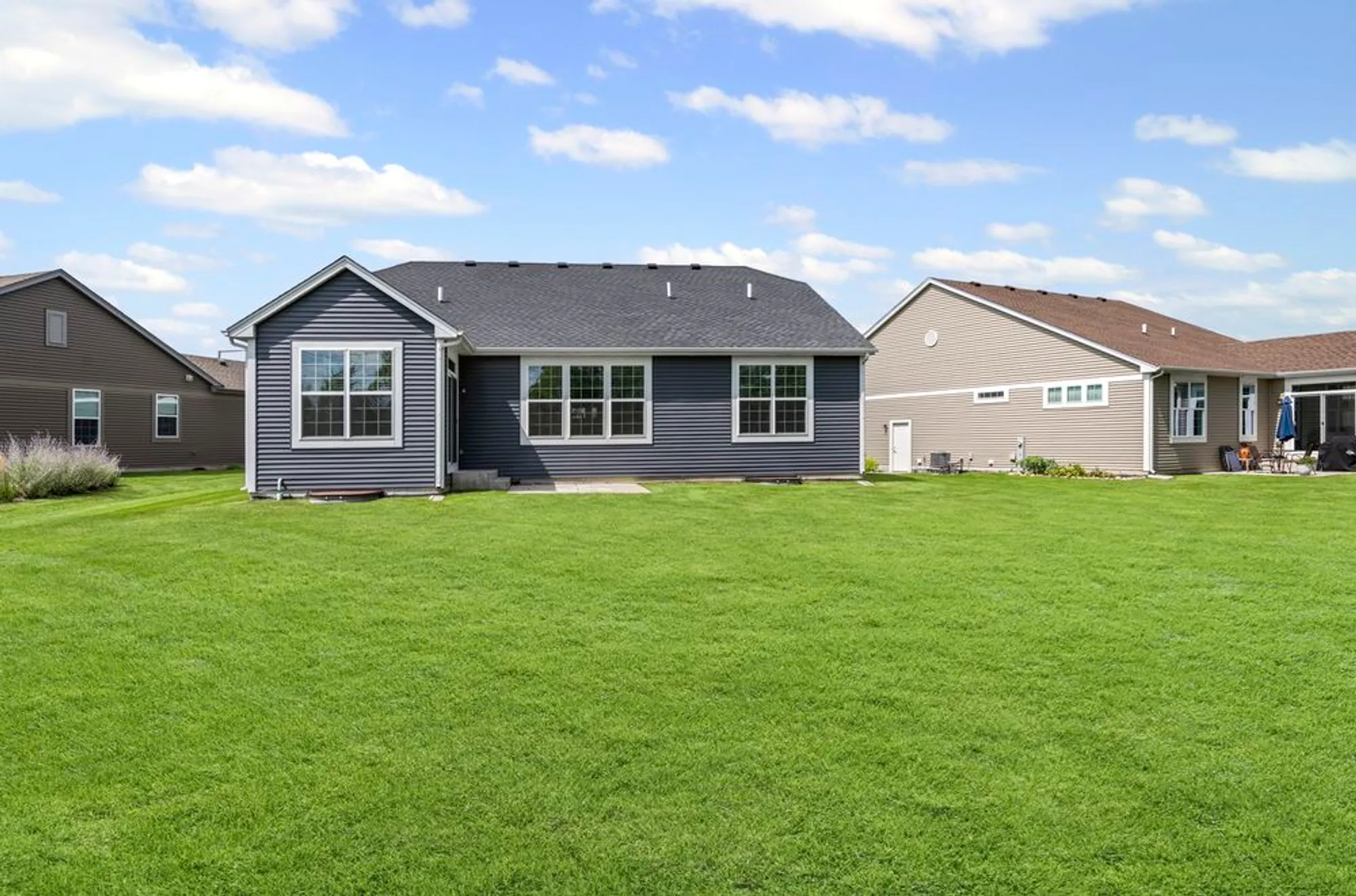 Property Slideshow image 21 of 29 | 1117 black cherry dr, Crystal Lake, IL, 60012