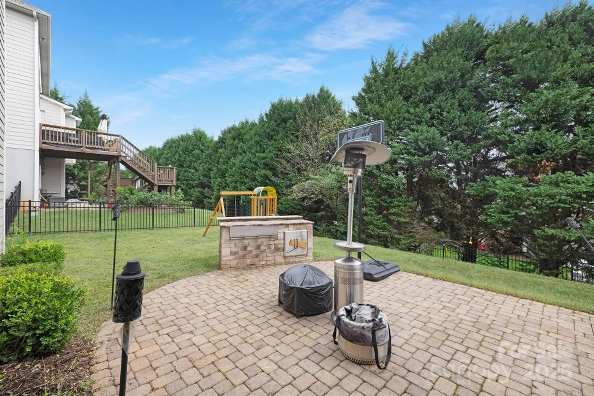 Property Slideshow image 7 of 25 | 5033 el molino dr, Charlotte, NC, 28214