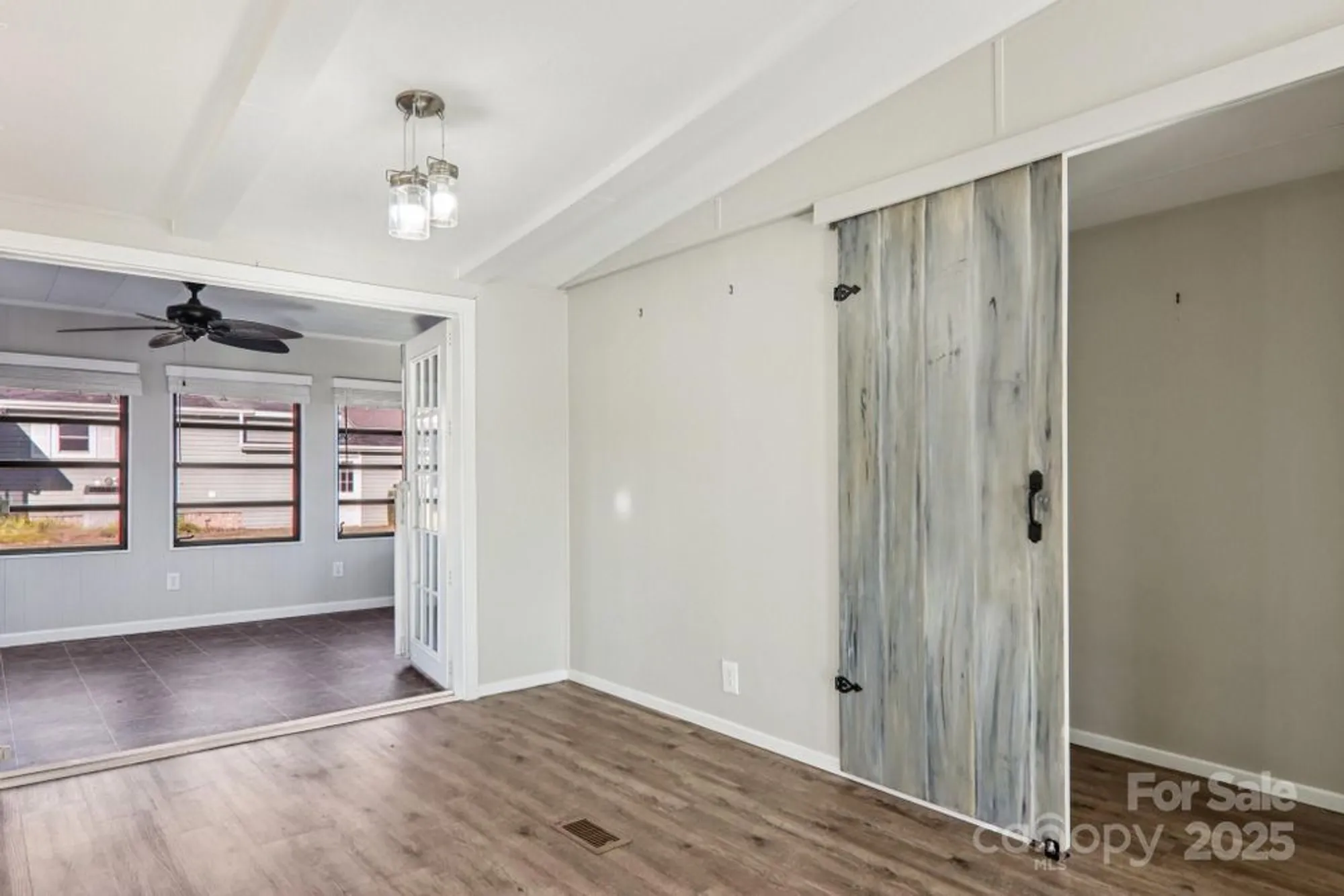 Property Slideshow image 12 of 48 | 302 meadowbrook ct, Hendersonville, NC, 28792