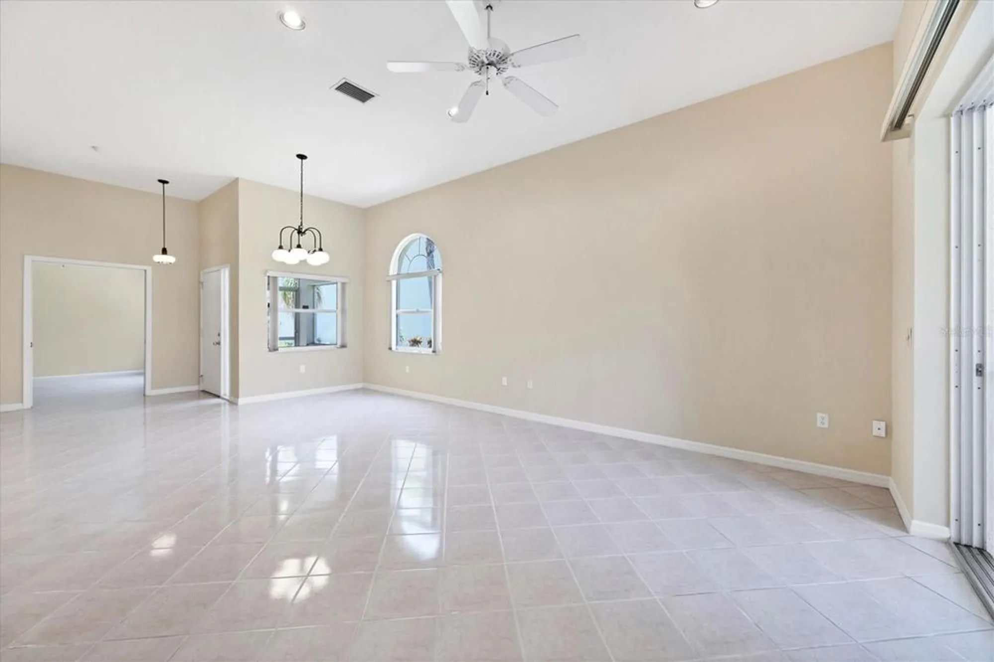 Property Slideshow image 8 of 55 | 6222 country club way, Sarasota, FL, 34243