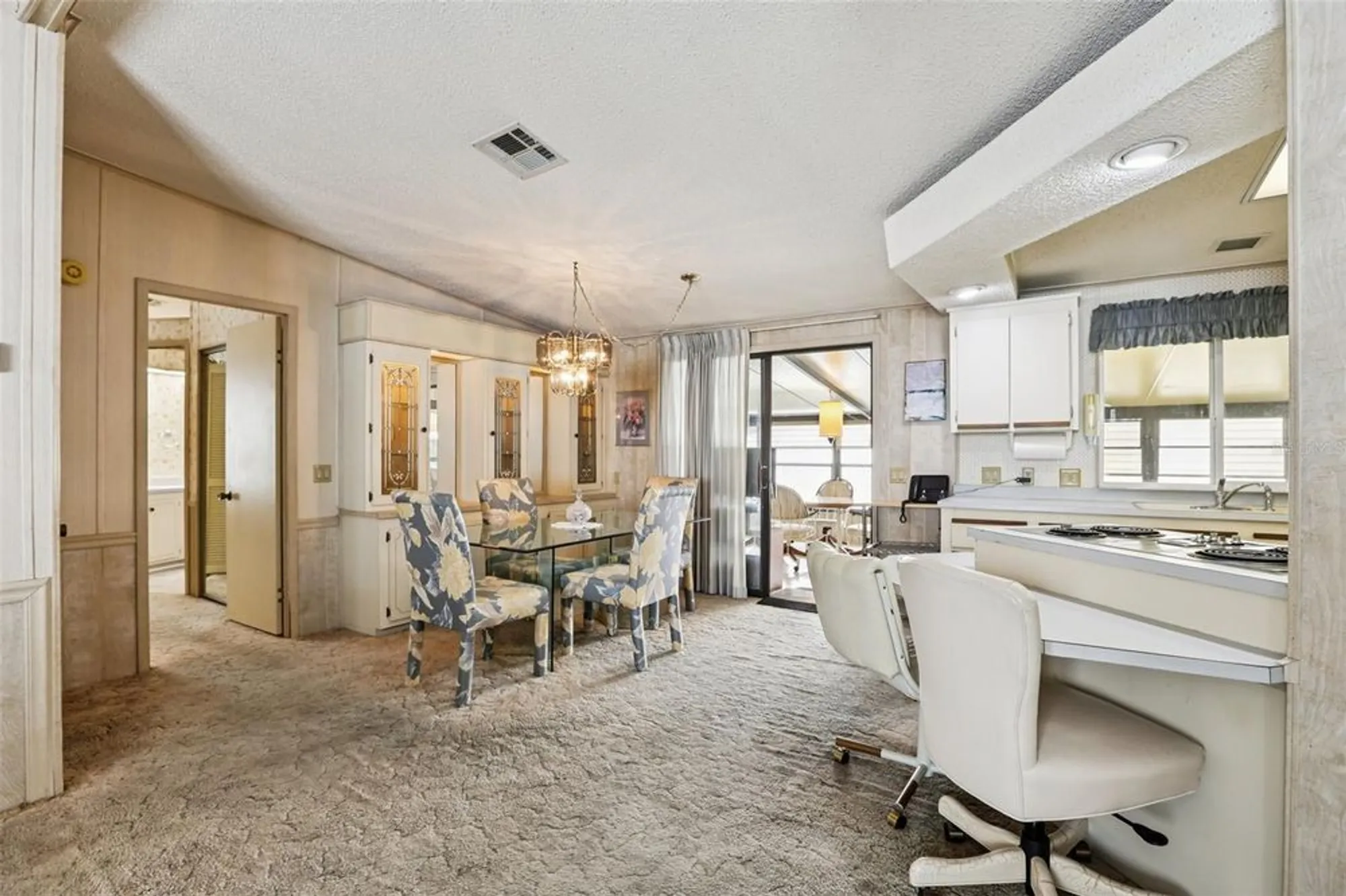 Property Slideshow image 19 of 42 | 4933 colonnades cir, Lakeland, FL, 33811