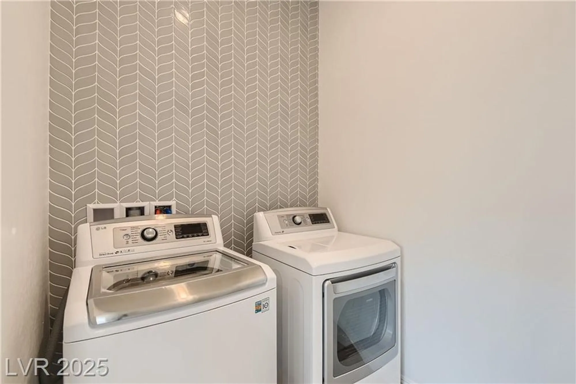 Property Slideshow image 15 of 35 | 933 mayfield manor ln, Las Vegas, NV, 89138