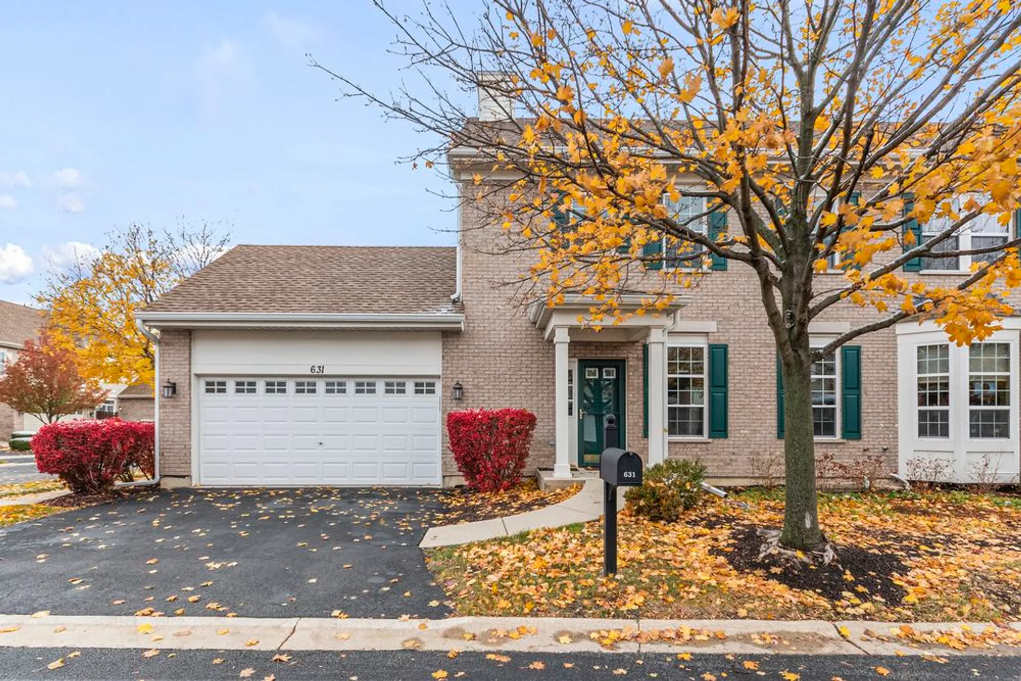 Property Slideshow image 2 of 31 | 631 belmont ln, Carol Stream, IL, 60188
