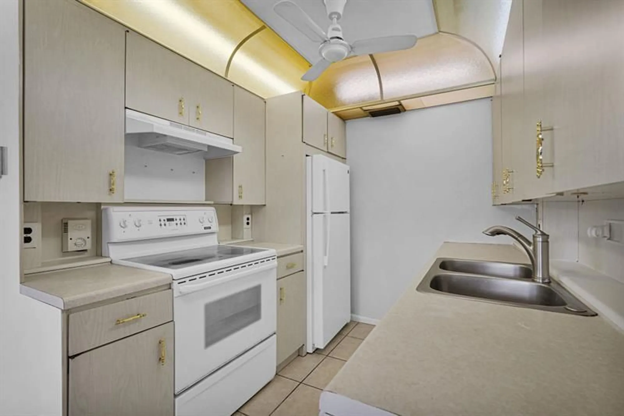 Property Slideshow image 4 of 47 | 2038 newport h # 2038, Deerfield Beach, FL, 33442