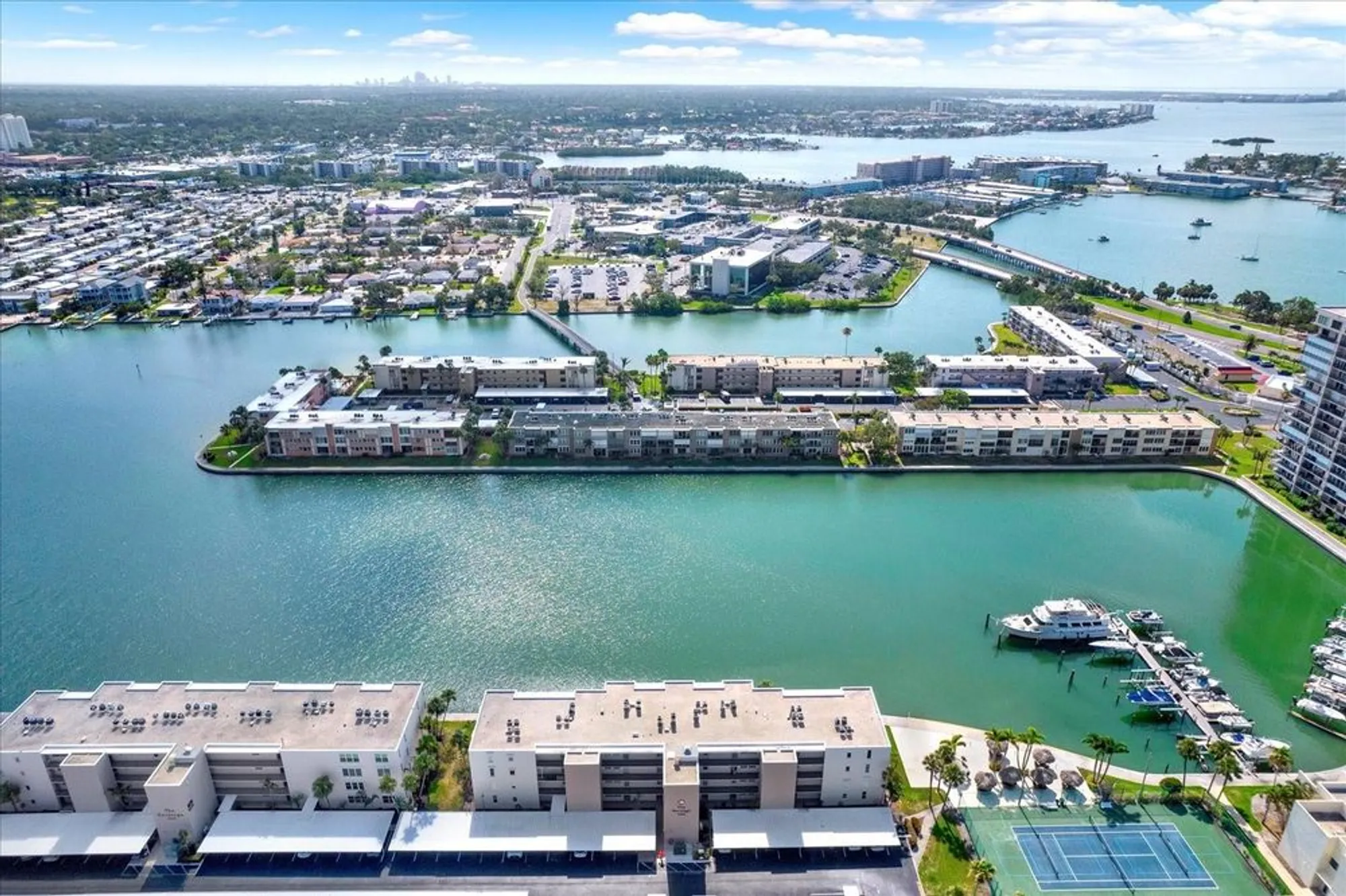 Property Slideshow image 17 of 29 | 7625 sun island dr 304, South Pasadena, FL, 33707