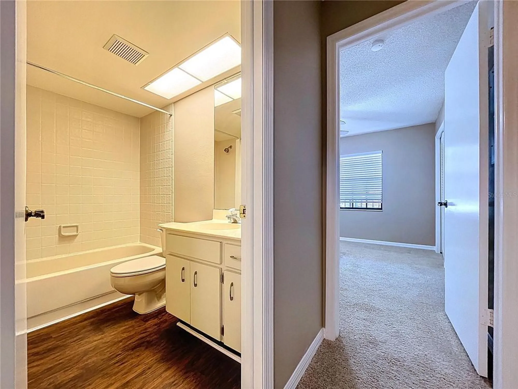 Property Slideshow image 33 of 59 | 2020 lakeview dr apt 203, Clearwater, FL, 33763