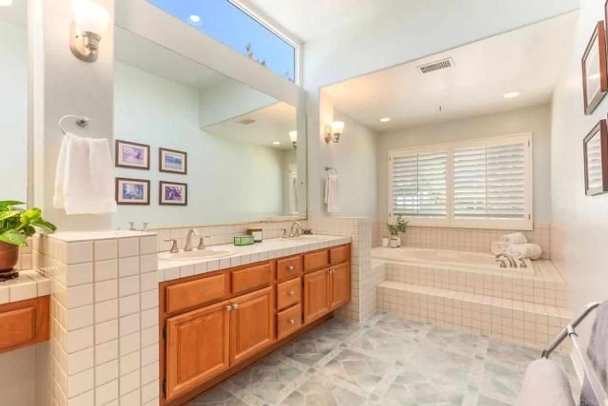 Property Slideshow image 18 of 33 | 1911 la subida way, San Marcos, CA, 92078