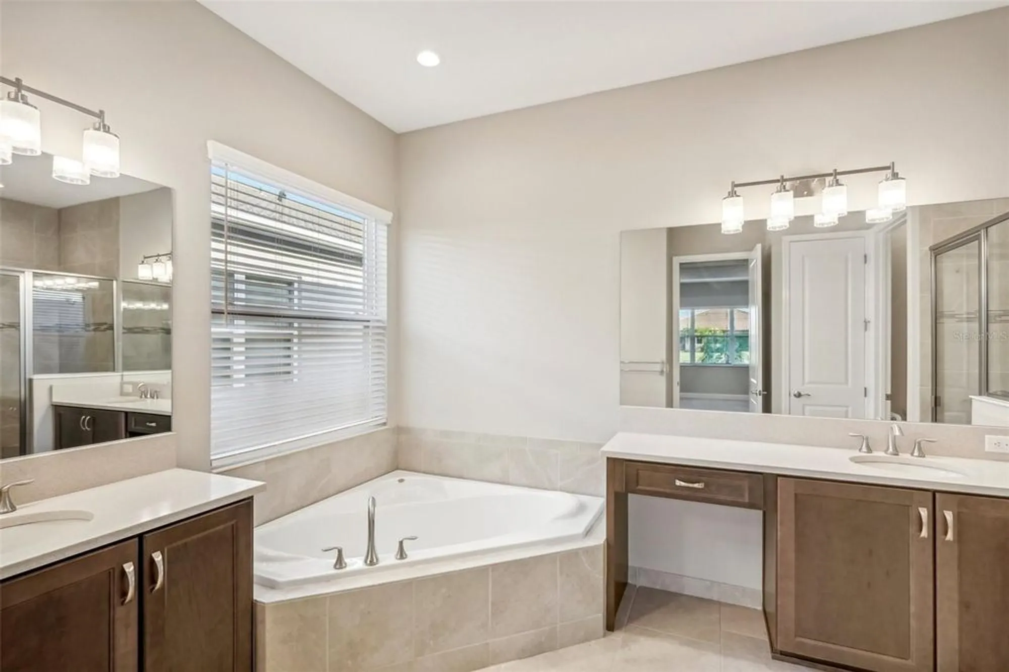 Property Slideshow image 16 of 50 | 4838 sevilla shores dr, Wimauma, FL, 33598