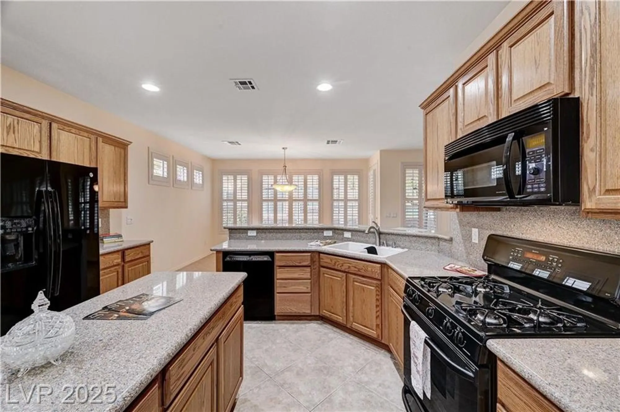 Property Slideshow image 18 of 96 | 10372 abisso dr, Las Vegas, NV, 89135