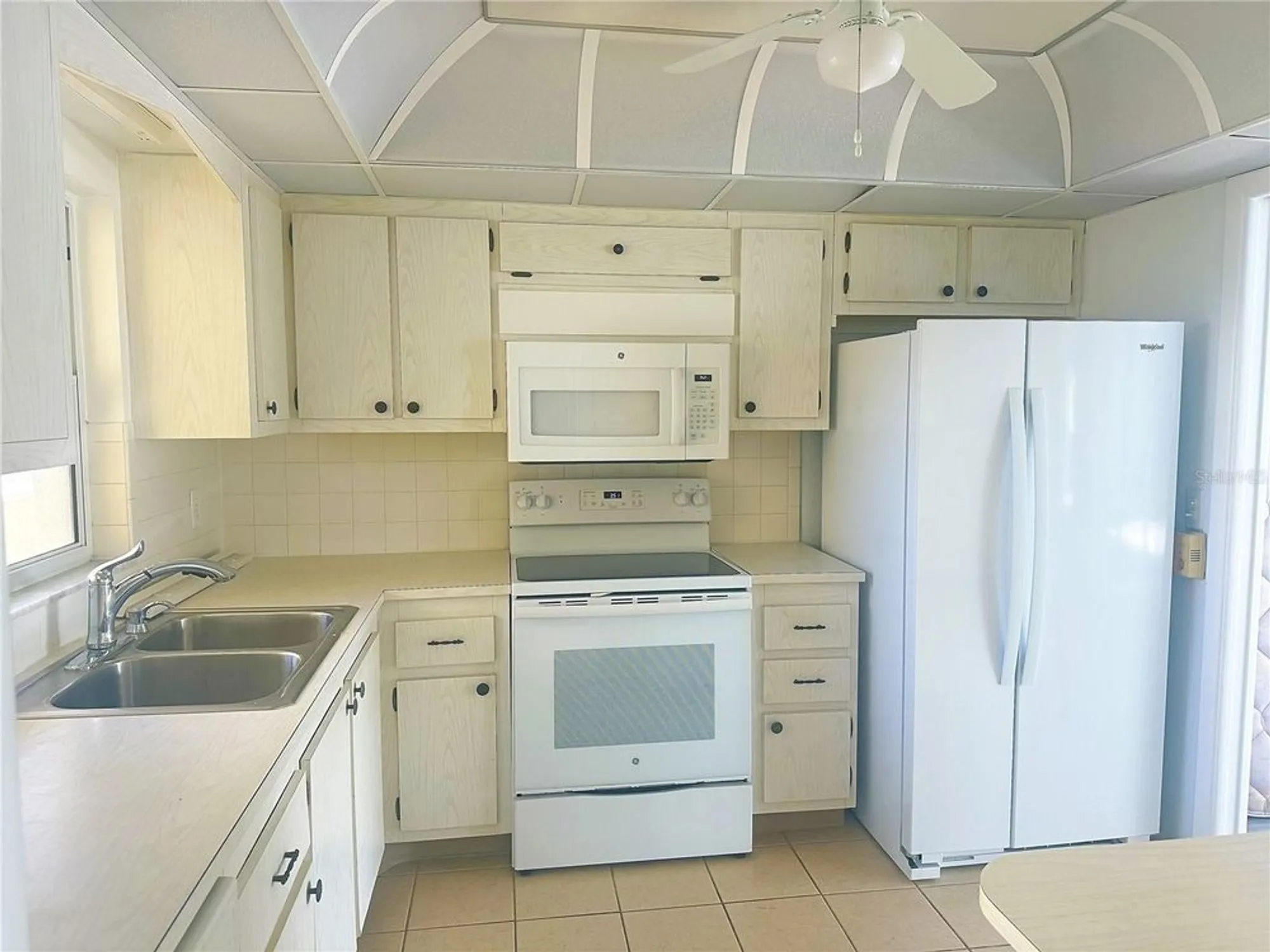 Property Slideshow image 3 of 25 | 4525 cove cir apt 304, Saint Petersburg, FL, 33708