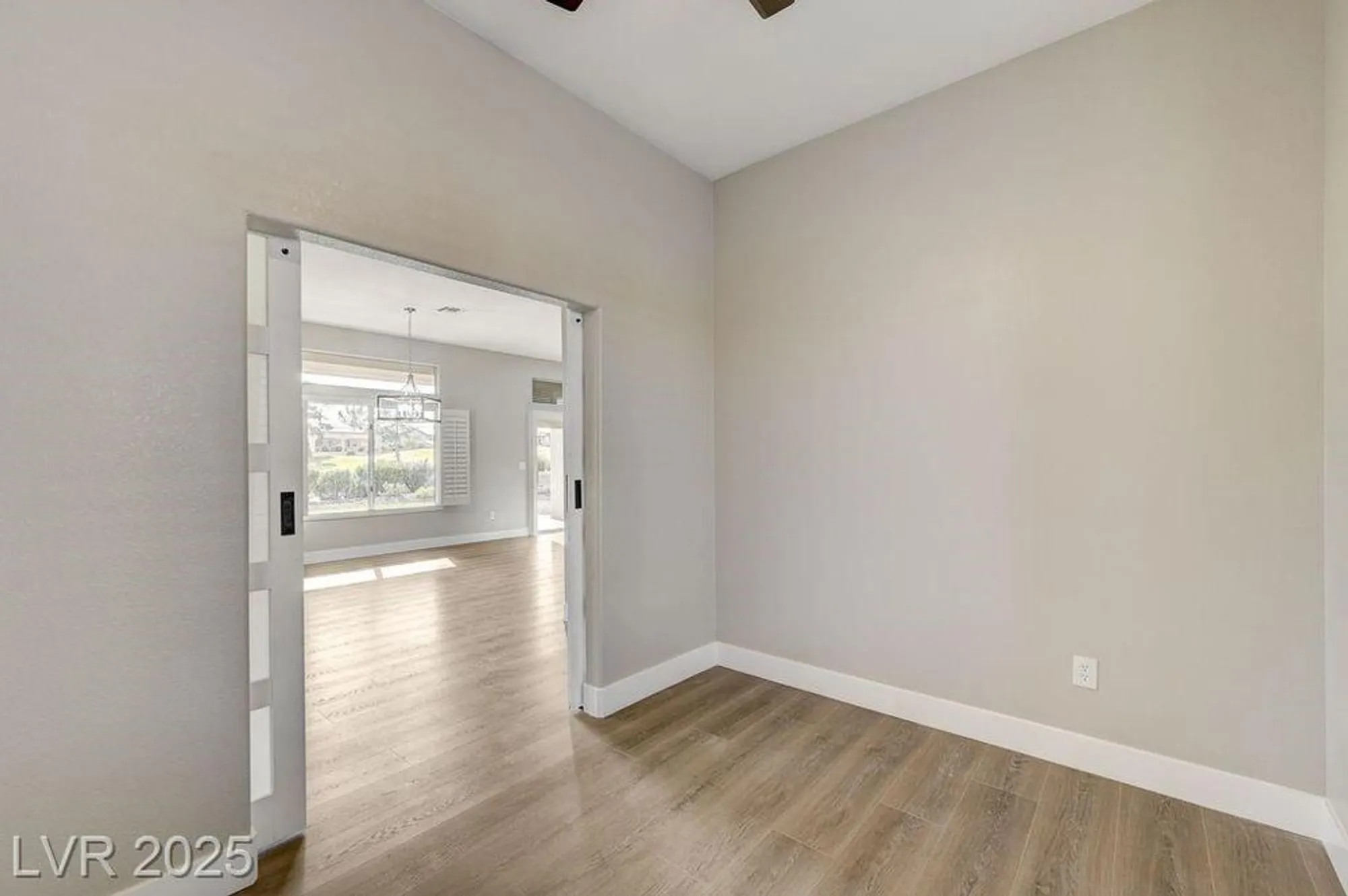 Property Slideshow image 18 of 43 | 9937 villa ridge dr, Las Vegas, NV, 89134