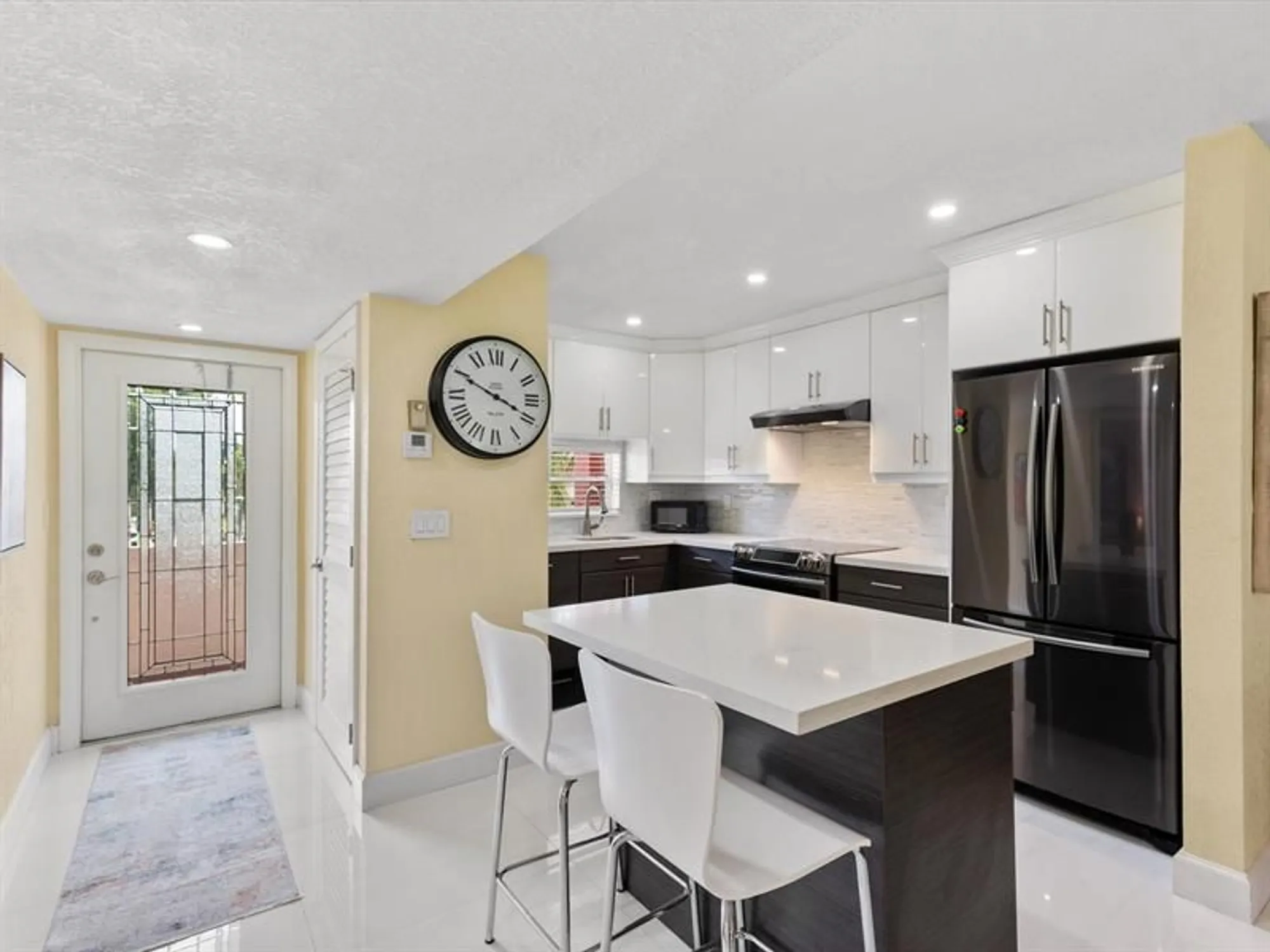 Property Slideshow image 6 of 44 | 9300 n hollybrook lake dr 303, Pembroke Pines, FL, 33025