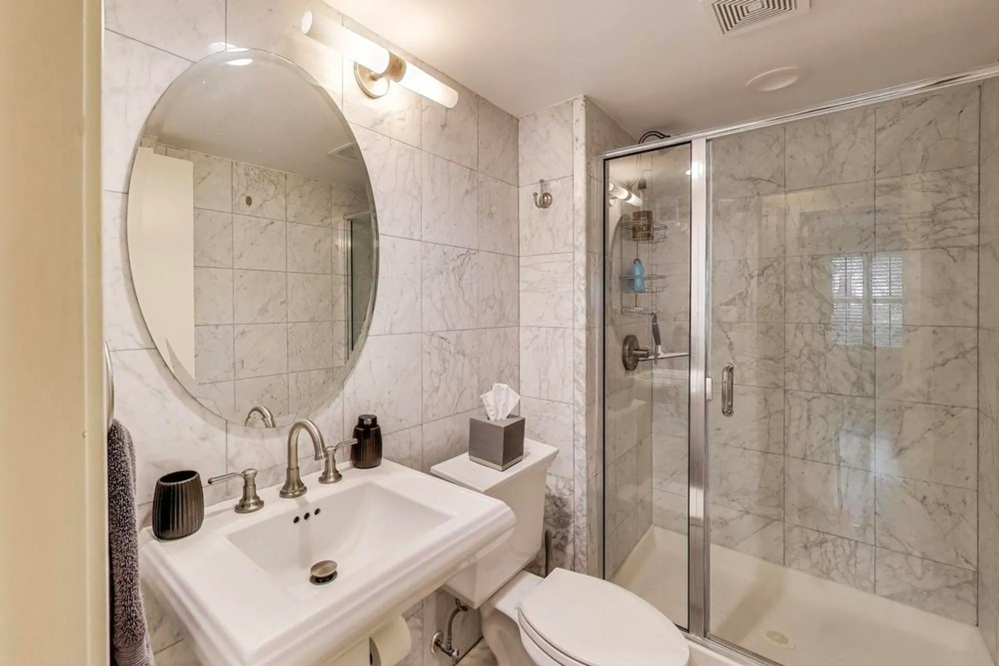 Property Slideshow image 16 of 24 | 220 thornhill ln d, Lake Barrington, IL, 60010