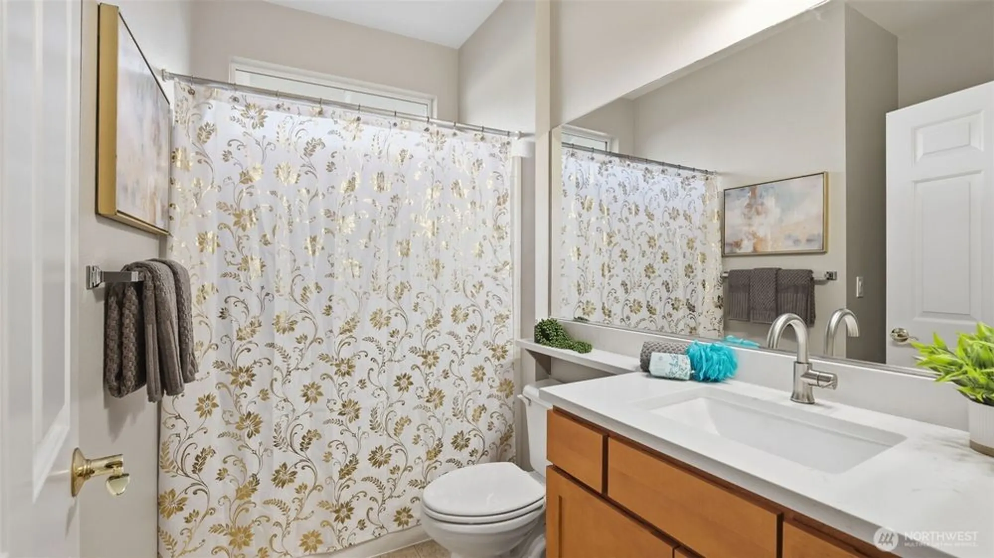 Property Slideshow image 23 of 40 | 12832 231st pl, Redmond, WA, 98053