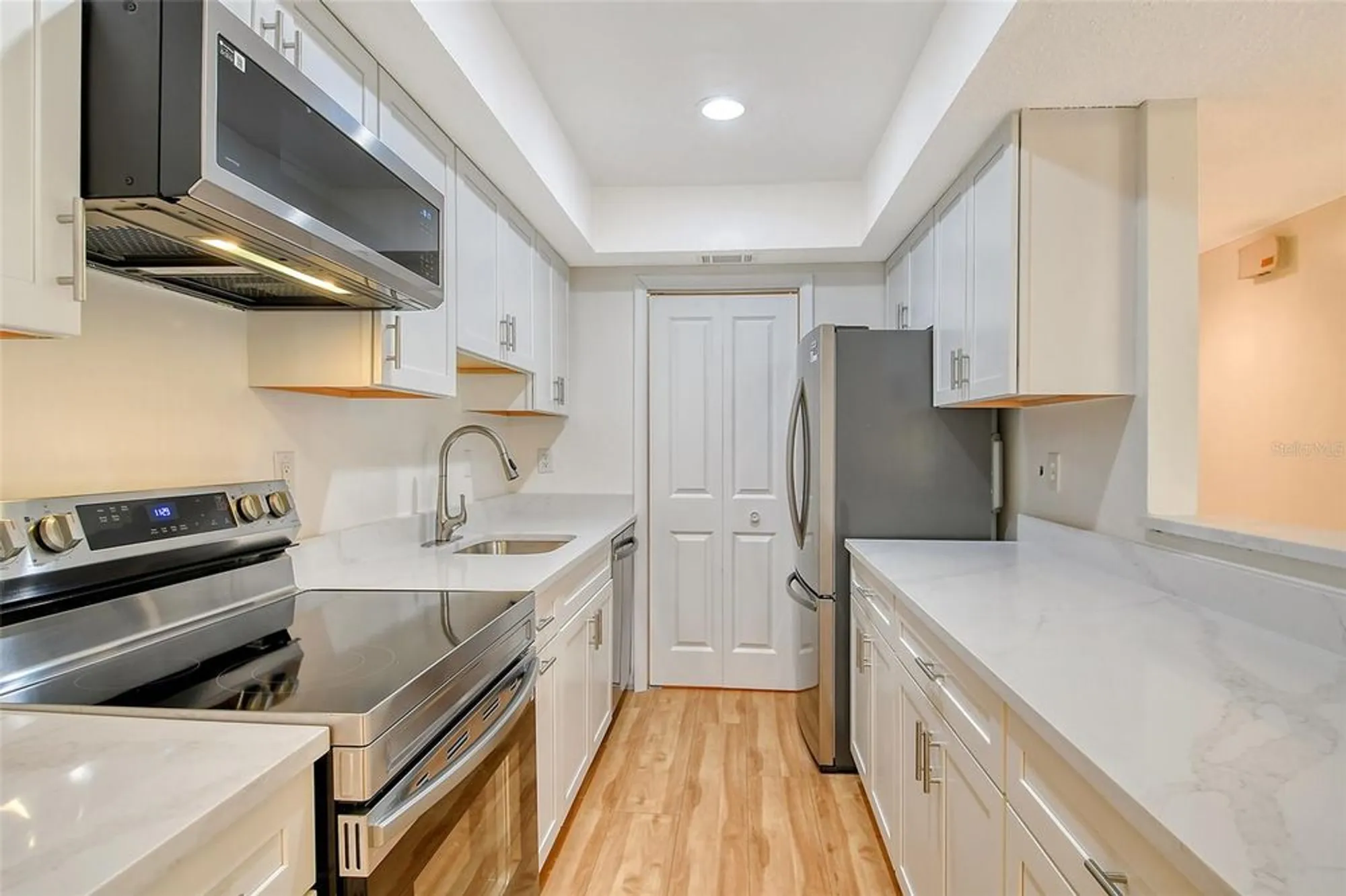 Property Slideshow image 8 of 37 | 6947 woodwind dr 77, Sarasota, FL, 34231