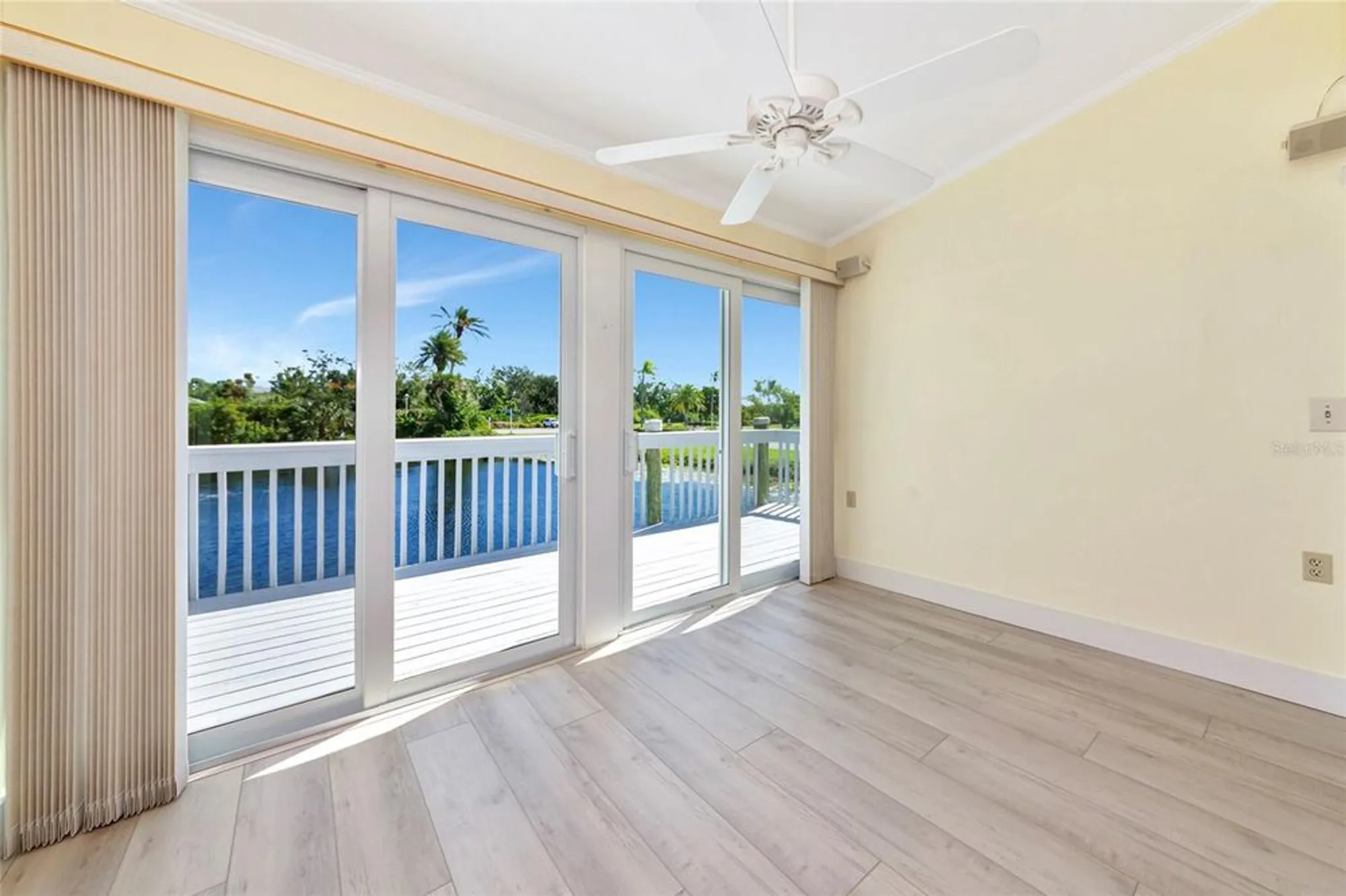Property Slideshow image 23 of 63 | 515 woodstork cir, Bradenton, FL, 34209
