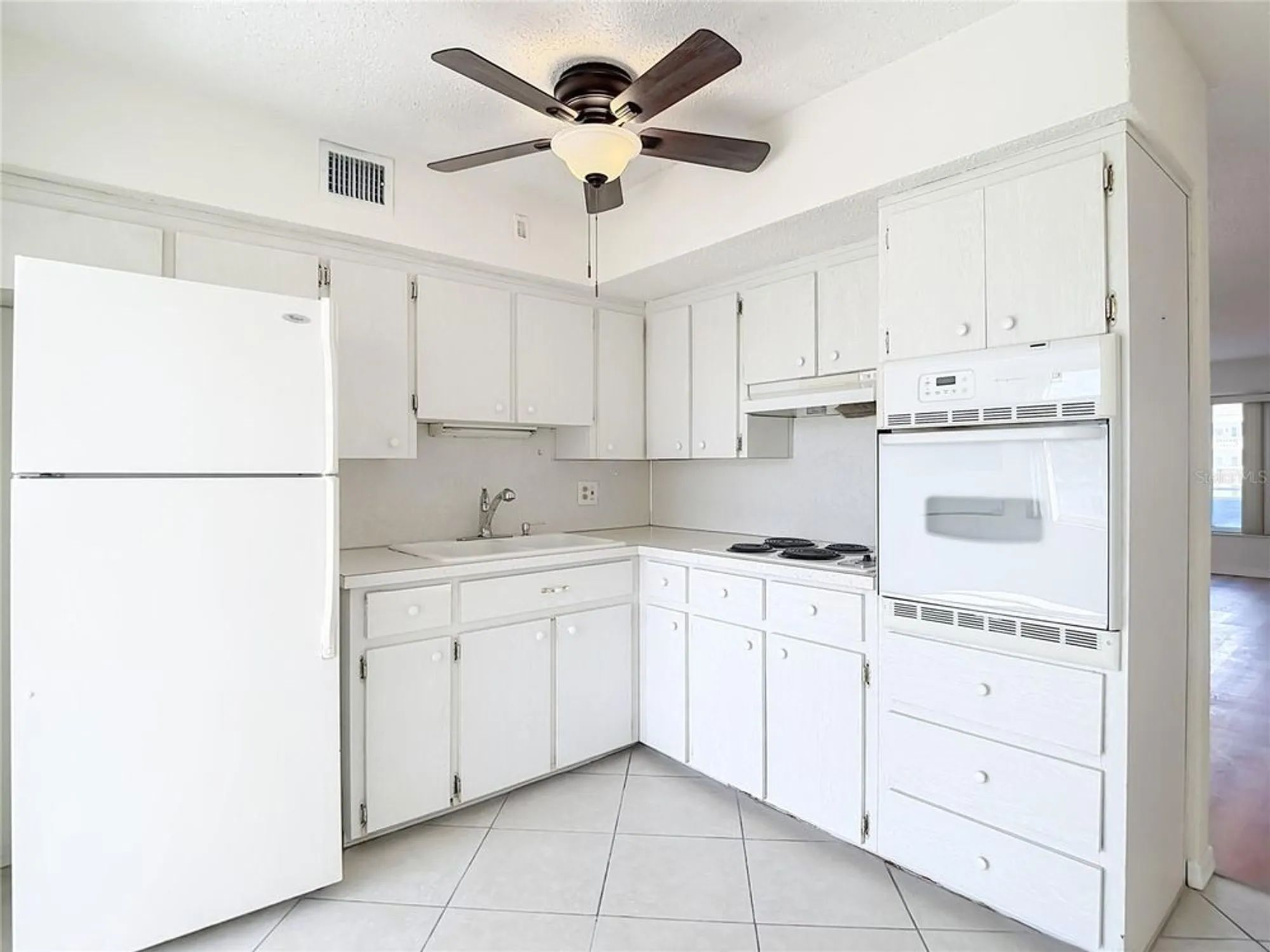 Property Slideshow image 10 of 31 | 2461 canadian way 45, Clearwater, FL, 33763