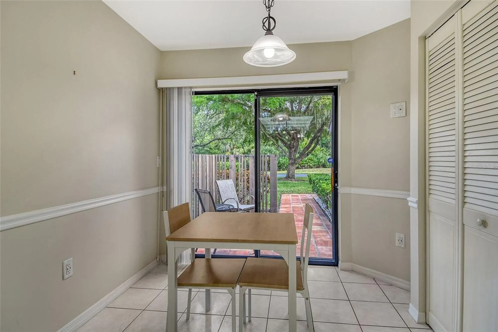 Property Slideshow image 16 of 38 | 6261 timber lake dr f6, Sarasota, FL, 34243