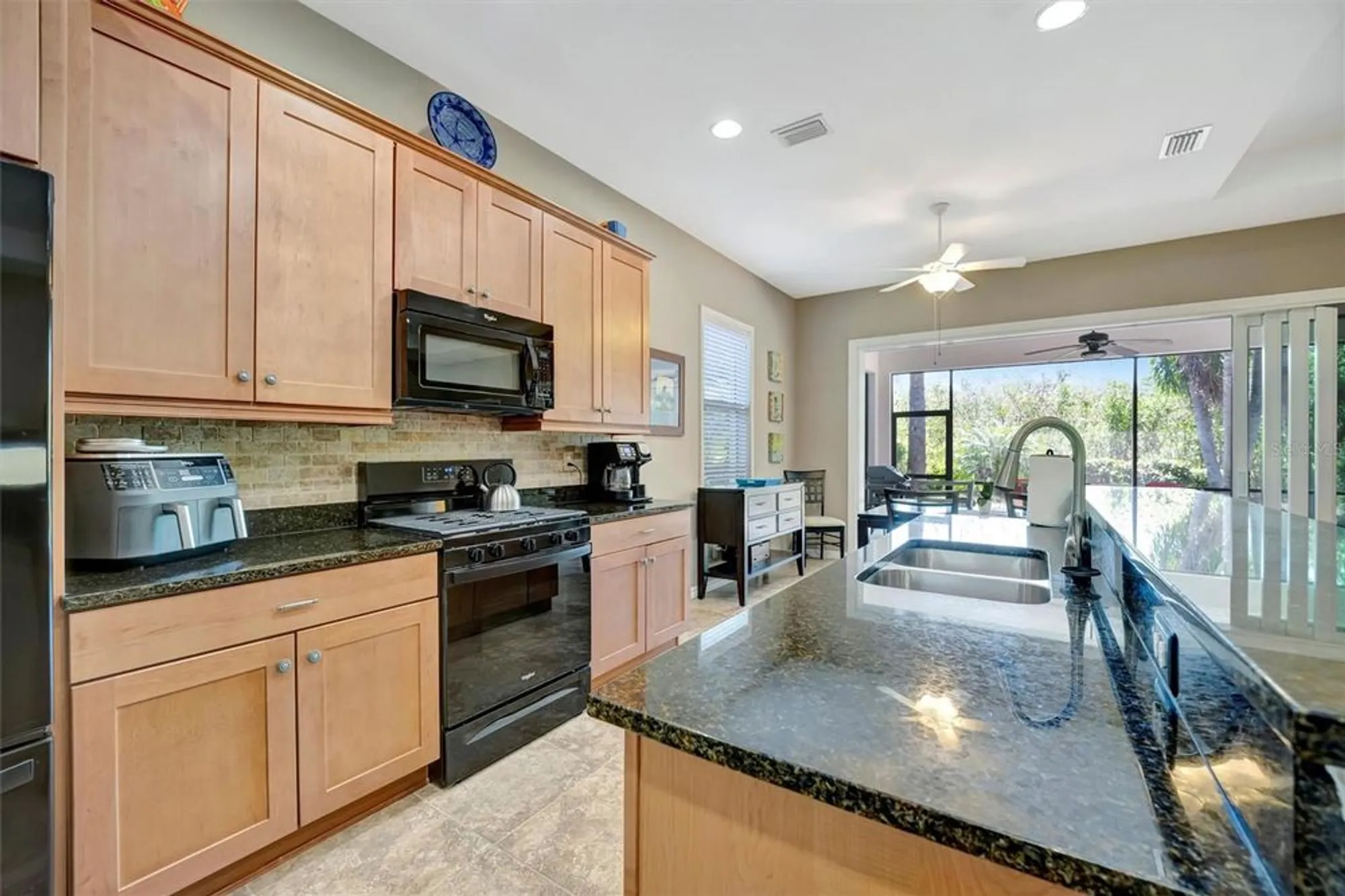 Property Slideshow image 16 of 78 | 5009 lake overlook ave, Bradenton, FL, 34208