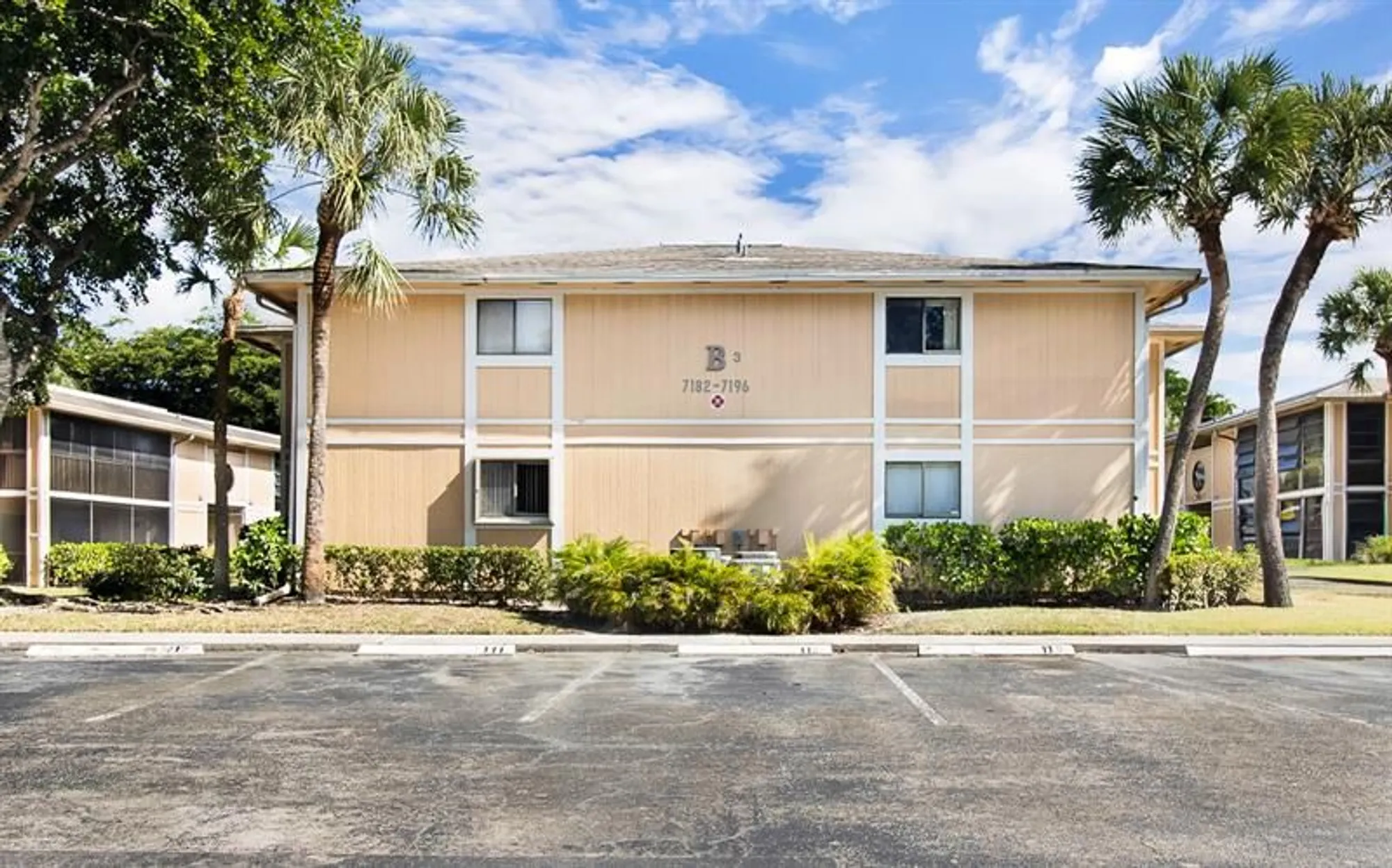 Property Slideshow image 2 of 22 | 7194 ashmont cir # 112, Tamarac, FL, 33321