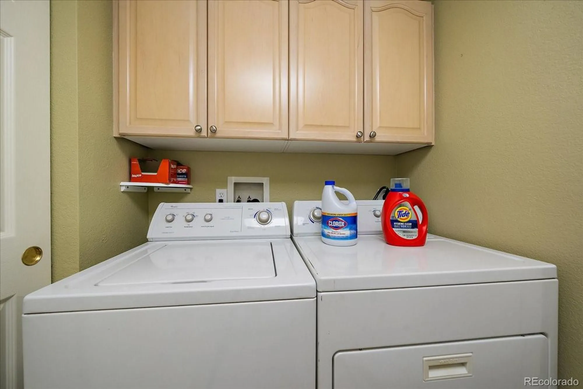 Property Slideshow image 23 of 30 | 7912 s algonquian way, Aurora, CO, 80016