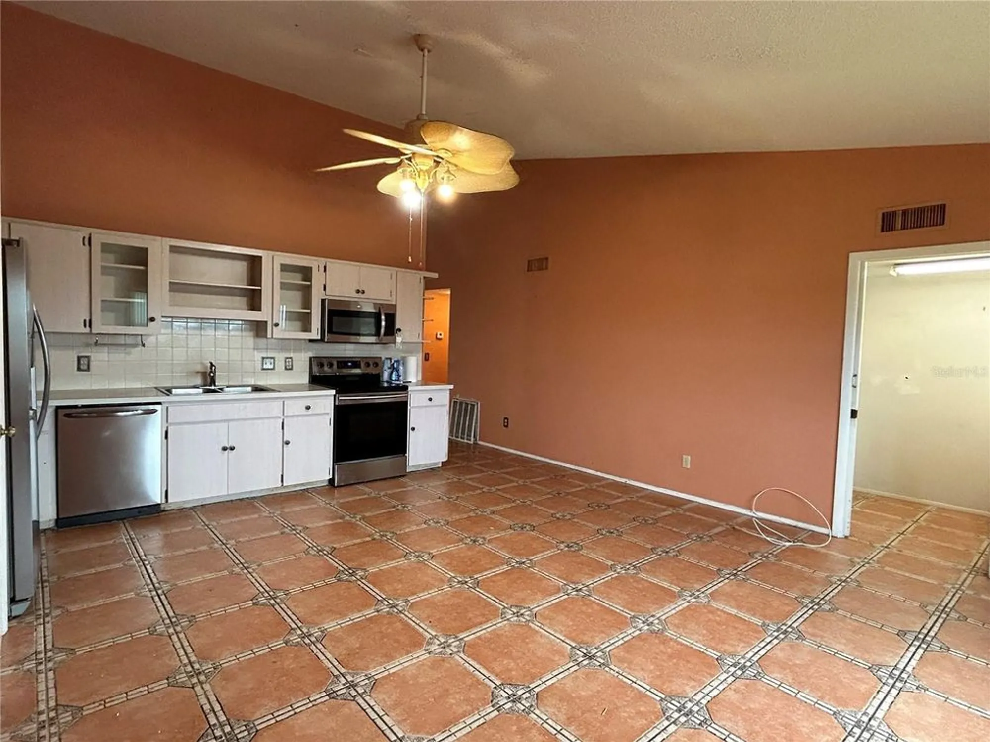 Property Slideshow image 10 of 34 | 2221 norwegian dr 57, Clearwater, FL, 33763