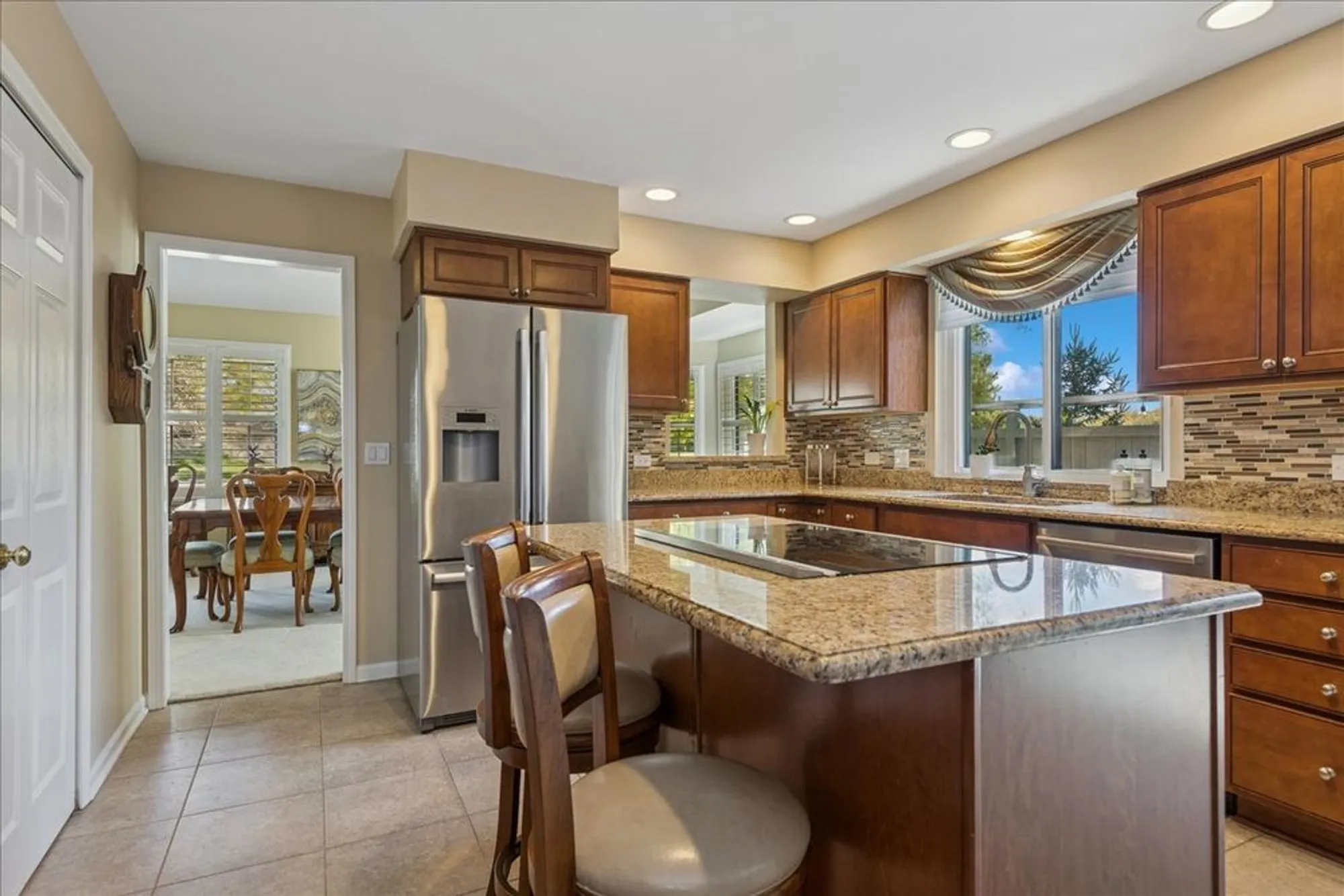 Property Slideshow image 14 of 55 | 868 longmeadow ct, Lake Barrington, IL, 60010