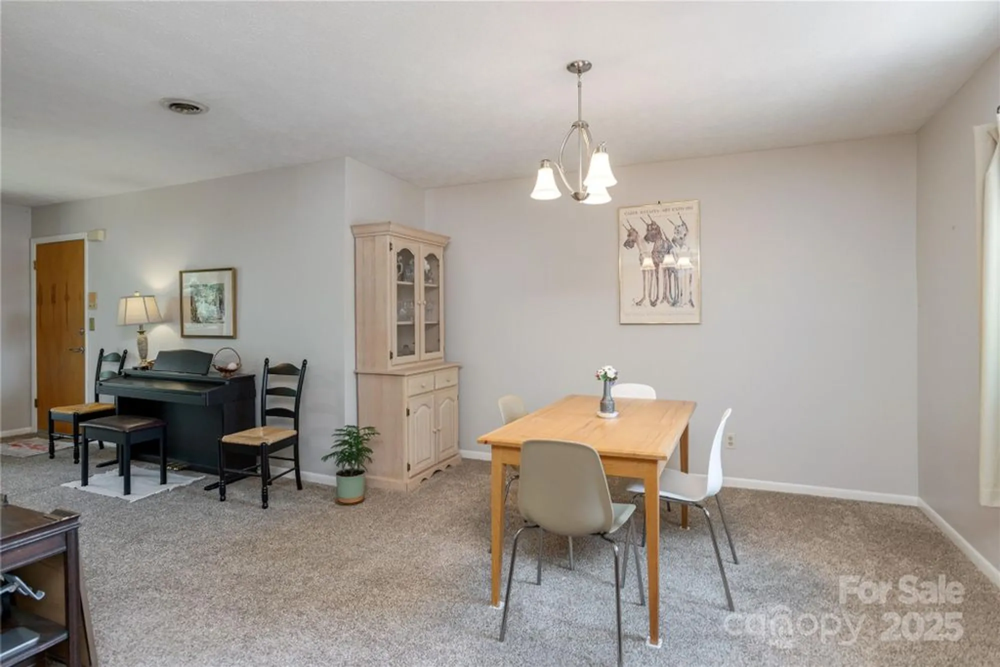 Property Slideshow image 5 of 25 | 103 oakwood pl apt 4, Hendersonville, NC, 28792