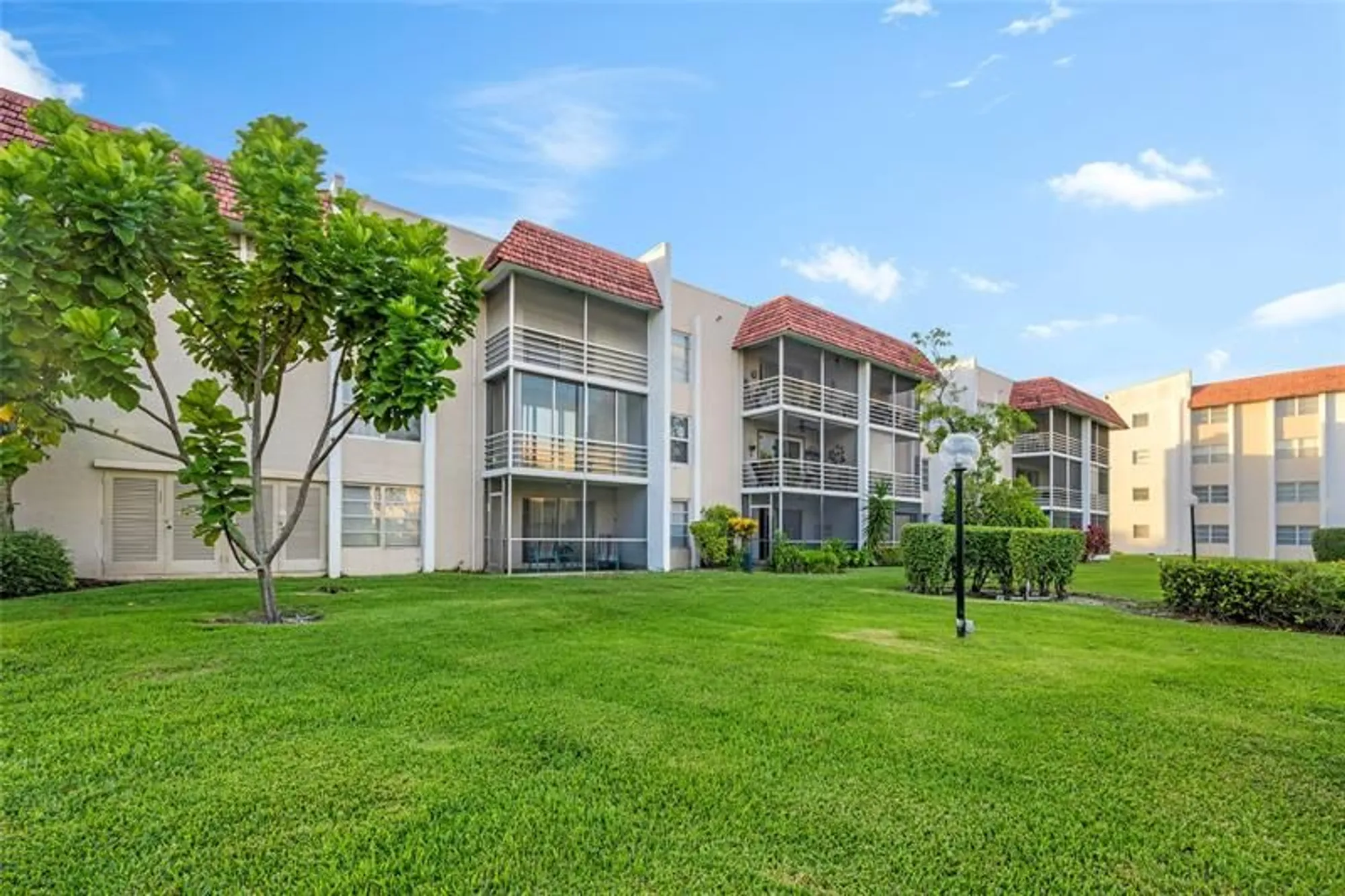 Property Slideshow image 3 of 21 | 3774 inverrary blvd apt 104p, Lauderhill, FL, 33319
