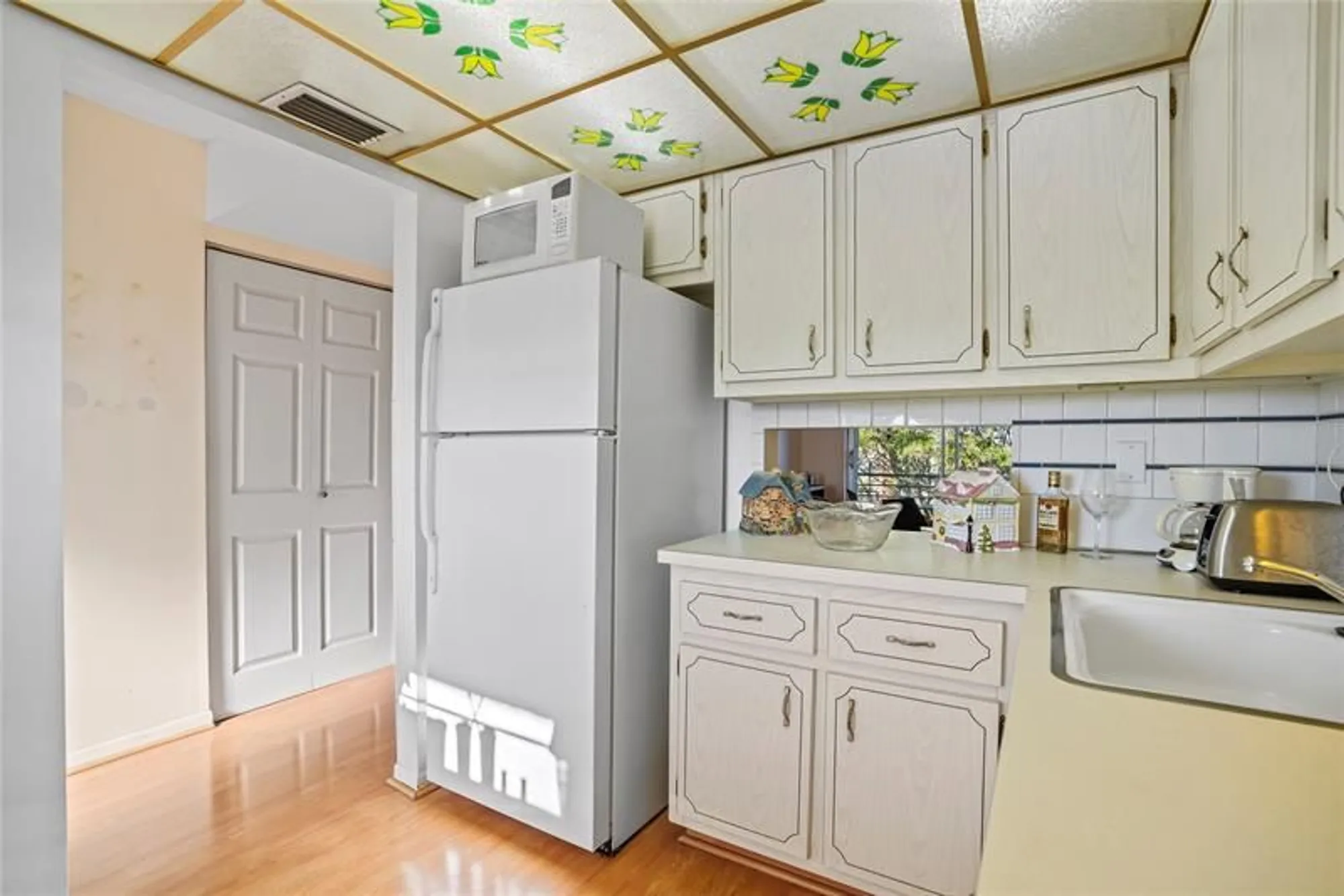 Property Slideshow image 9 of 43 | 3001 nw 46th ave 404, Lauderdale Lakes, FL, 33313